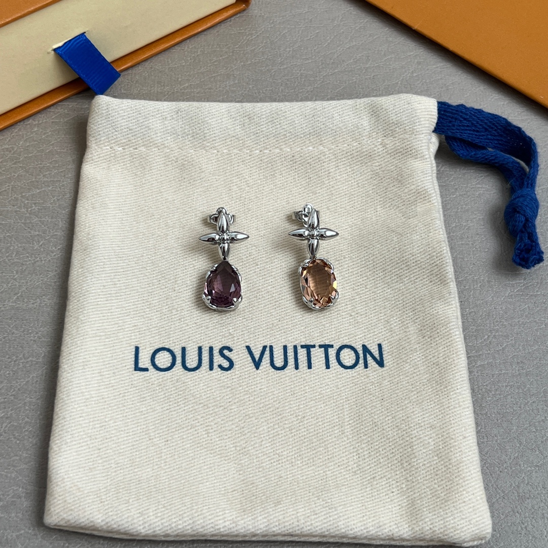 【】原单货 LV 耳钉🔹🔹Louis Vuitton 路易威登 🔹专柜一致材质 火爆款出货 设计独特 复