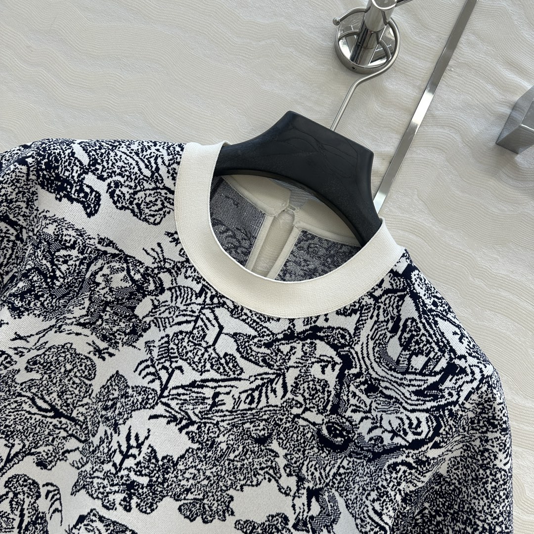 独家首发❤️原单品质，MissD 名媛气质 iviera动物丛林针织🧶短袖上衣！经典版型百搭不挑人，高级