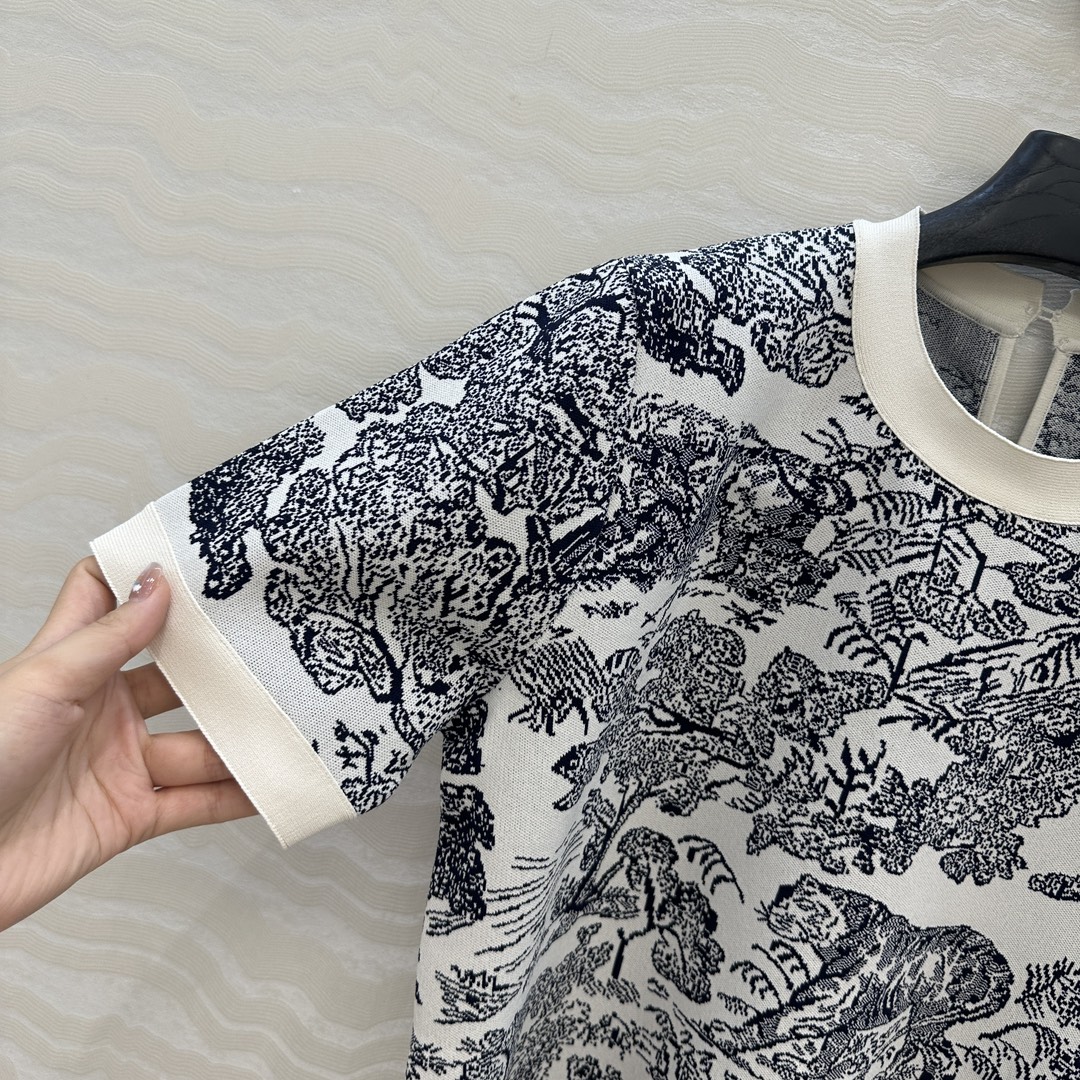 独家首发❤️原单品质，MissD 名媛气质 iviera动物丛林针织🧶短袖上衣！经典版型百搭不挑人，高级