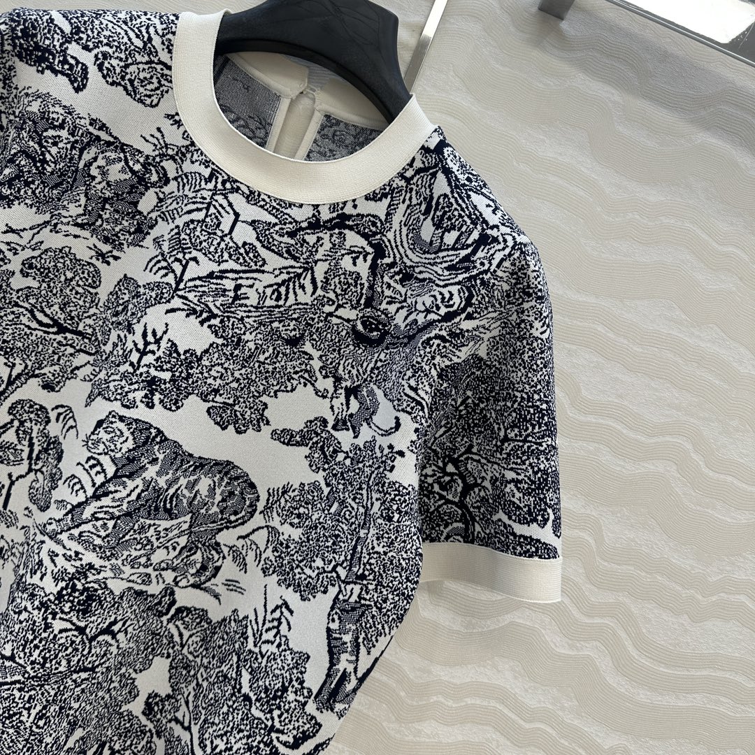 独家首发❤️原单品质，MissD 名媛气质 iviera动物丛林针织🧶短袖上衣！经典版型百搭不挑人，高级