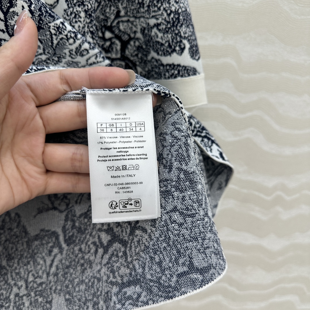 独家首发❤️原单品质，MissD 名媛气质 iviera动物丛林针织🧶短袖上衣！经典版型百搭不挑人，高级