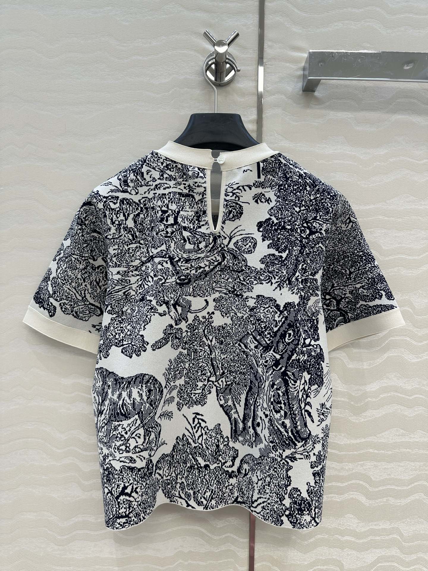 独家首发❤️原单品质，MissD 名媛气质 iviera动物丛林针织🧶短袖上衣！经典版型百搭不挑人，高级