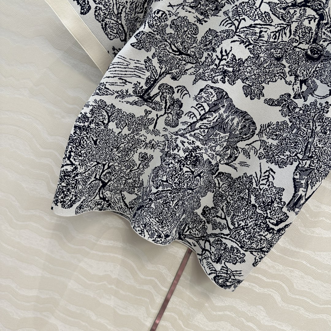 独家首发❤️原单品质，MissD 名媛气质 iviera动物丛林针织🧶短袖上衣！经典版型百搭不挑人，高级