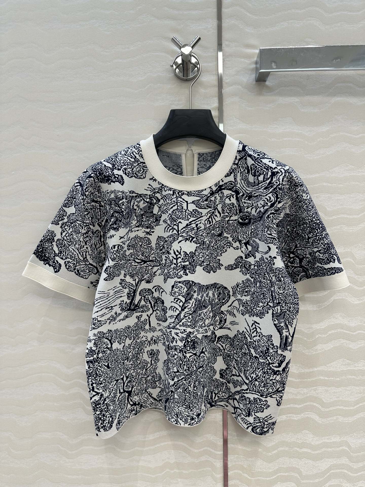 独家首发❤️原单品质，MissD 名媛气质 iviera动物丛林针织🧶短袖上衣！经典版型百搭不挑人，高级