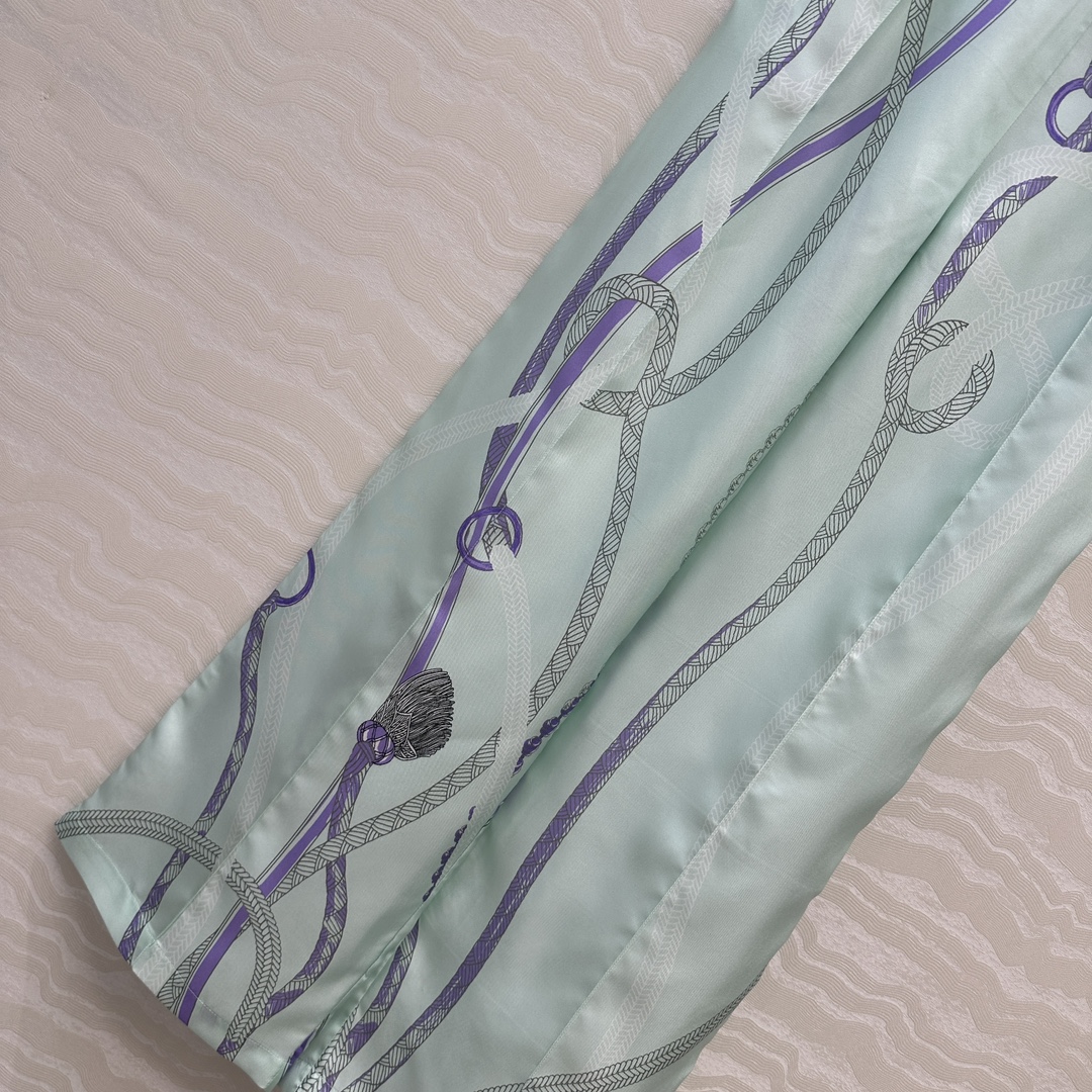 独家首发，原单品质💕 H系25s早秋新品💕薄荷绿Palefroi Remix图案定位印花真丝阔腿直筒裤！