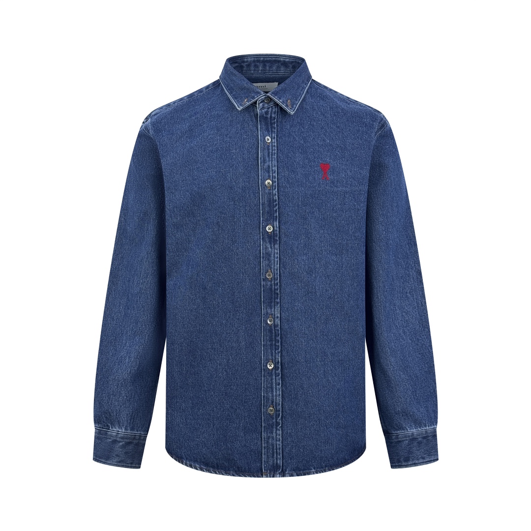NO:450042,.Ami Paris denim shirt jacket Customized cotton essence denim fabric Excellent texture Comfortable skin With a deep denim blue background, pure and rich, a bright red love on the chest is vividly visible, small but eye-catching, injecting agility and elegance into the tough denim, conveying love and persistence for life, with minimalist shape, fashionable soul Craft 1: Using imported machine embroidery technology Use advanced computer control systems and precision mechanical components to achieve Ami love embroidery operation High precision Fluid and delicate lines Craft 2: Using sand-frying hand rub technology By processing on sand-frying machine, natural fading and wear on the surface of denim material, and then using special tools to physically damage the surface of jeans, maintaining the original texture and details while increasing its uniqueness Craft 3: Fried snowballs Fried salt Special corresponding solution  Add a certain amount of dye. Soak the denim material and absorb the solvent. Scrub it and then dry it to make it fade and oxidize. Auxiliary materials. Customized 1:1 AMi Black Butterfly Cover. Customized 1:1 AMi Real Shell Buckle. Customized 1:1 AMi Trademark. Size. Loose version. Size. S M L XL. Exclusively available., jeans, jackets & coats,shirts,alexander wang.19860909.Ami Paris 牛仔衬衫外套 定制天棉精粹牛仔织物 质感卓越 舒适贴肤 以深邃的丹宁蓝底色 纯粹而浓郁 胸前一抹鲜红爱心跃然其上 小巧却夺目 为硬朗的牛仔注入灵动与优雅 传递出对生活的热爱与执着 以极简之形 蕴时尚之魂 工艺1: 采用进口机刺绣工艺 使用先进的计算机控制系统和精密的机械部件 实现Ami 爱心刺绣作业 精度高 线条流畅而细腻 工艺2: 采用炒沙手擦技术 通过在炒沙机上进行处理 使牛仔料表面产生自然的褪色和磨损 再纯手工使用特制工具对牛仔裤表面进行物理损伤 保持原始质感和细节而又增加了其独特性 工艺3: 炒雪球 炒盐 特制对应的溶液 加入一定量的染色剂 将牛仔料浸泡其中吸收溶剂 再进行搓洗后晾干 使其进一步褪色和氧化 辅料 定制1:1 AMi 黑蝶贝  定制1:1 AMi 真贝壳扣 定制1:1 AMi 商标 版型 宽松版型 尺码 S M L XL 独家专供,,jeans,jackets & coats,shirts,alexander wang,Men's clothing