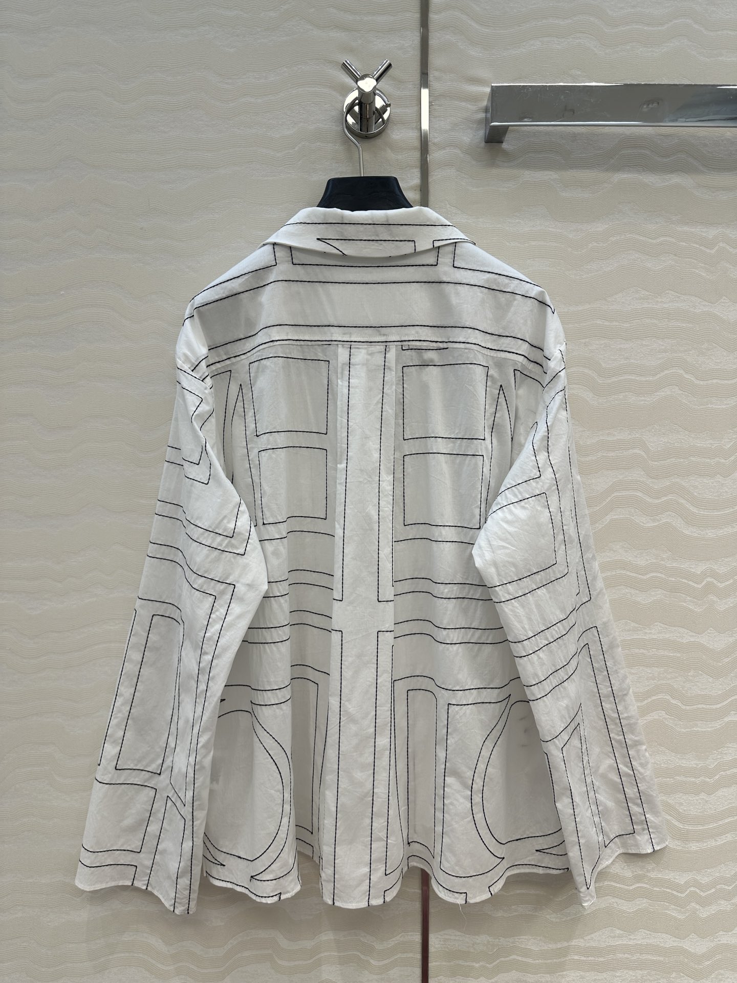 独家首发❤️原单品质，TM长期主义，高智感穿搭，睡衣风🩵线条字母定位刺绣套装。衬衫搭配直筒裤一套上身高级