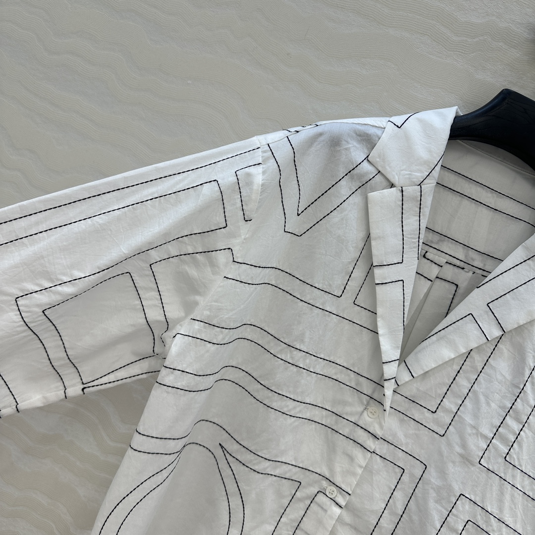 独家首发❤️原单品质，TM长期主义，高智感穿搭，睡衣风🩵线条字母定位刺绣套装。衬衫搭配直筒裤一套上身高级