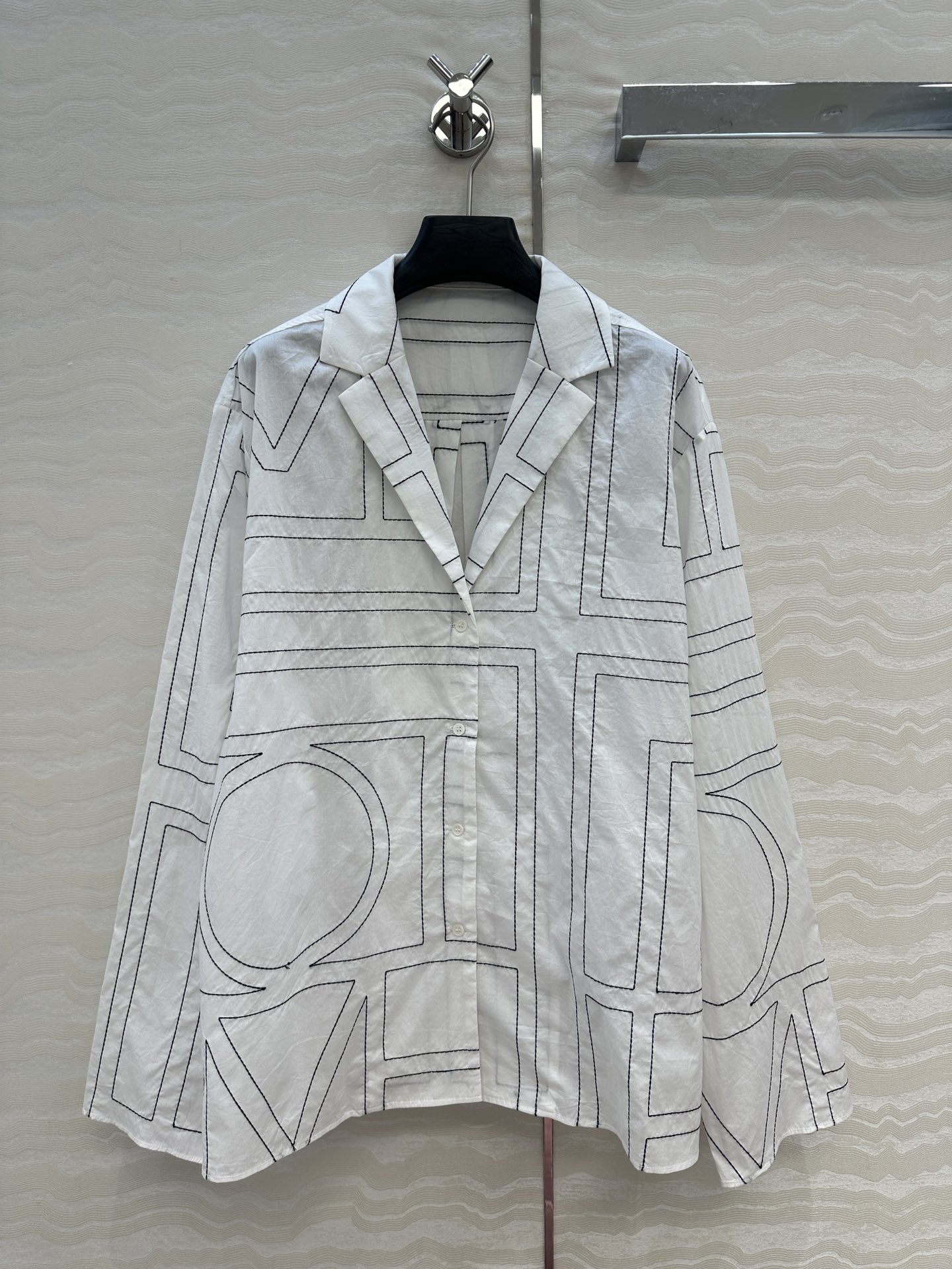 独家首发❤️原单品质，TM长期主义，高智感穿搭，睡衣风🩵线条字母定位刺绣套装。衬衫搭配直筒裤一套上身高级