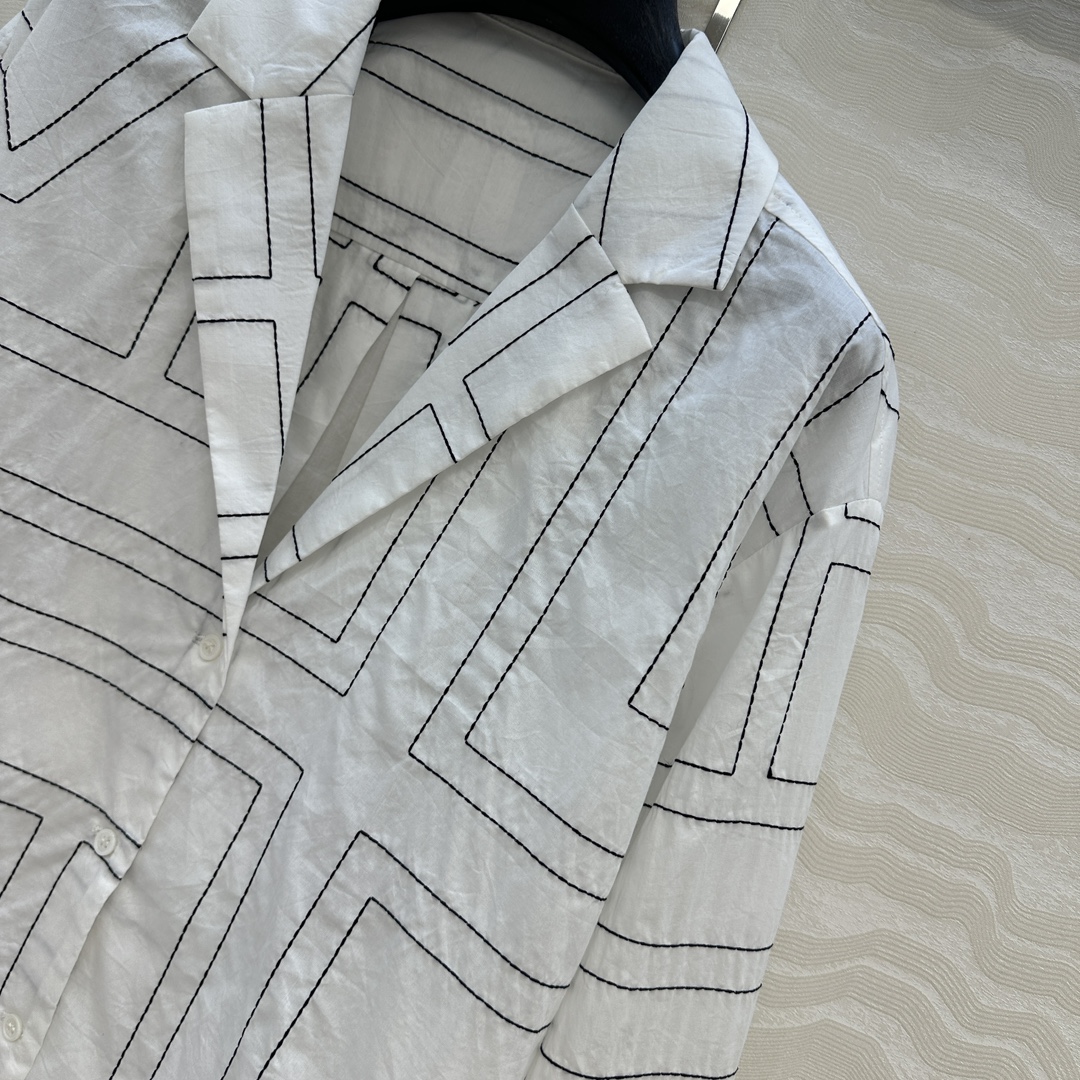 独家首发❤️原单品质，TM长期主义，高智感穿搭，睡衣风🩵线条字母定位刺绣套装。衬衫搭配直筒裤一套上身高级