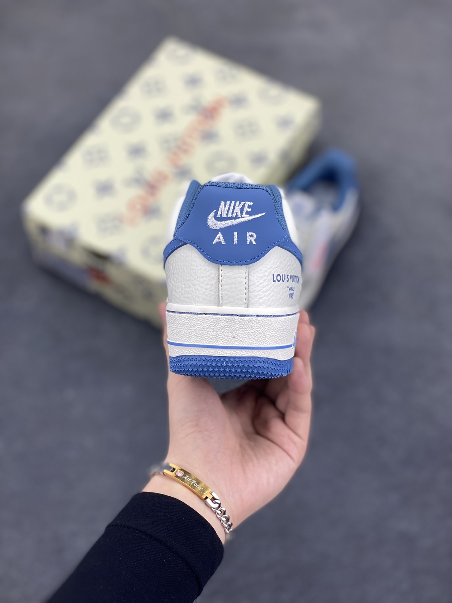 图片[4]-NIke Air Force 1 \’07 Low LV联名-蓝色海洋 空军一号低帮 运动鞋 休闲鞋 折边针车 工艺难度大 原楦头原纸板 原装鞋盒 原厂鞋底 超高清洁度 细节完美 货号：LW9279-019 尺码：36 36.5 37.5 38 38.5 39 40 40.5 41 42 42.5 43 44 44.5 45-选品中心