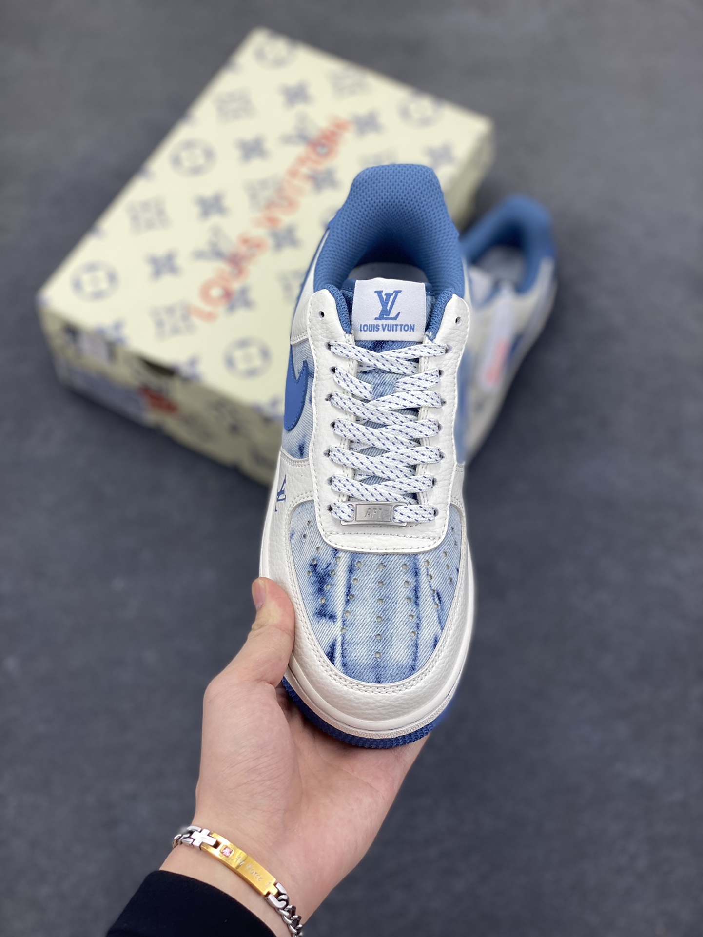 图片[2]-NIke Air Force 1 \’07 Low LV联名-蓝色海洋 空军一号低帮 运动鞋 休闲鞋 折边针车 工艺难度大 原楦头原纸板 原装鞋盒 原厂鞋底 超高清洁度 细节完美 货号：LW9279-019 尺码：36 36.5 37.5 38 38.5 39 40 40.5 41 42 42.5 43 44 44.5 45-选品中心