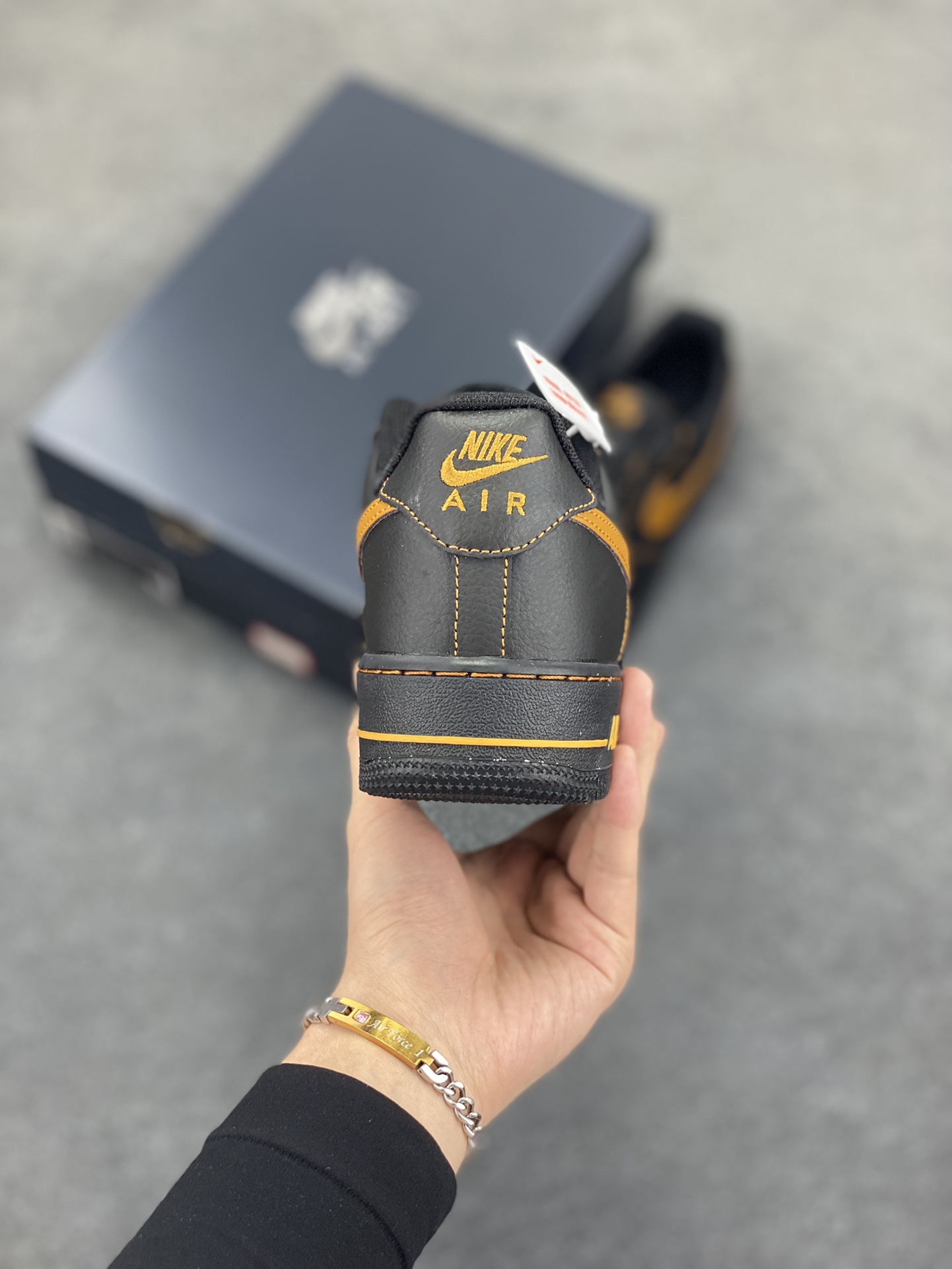 图片[4]-Nike Air Force 1 Low 黑黄 原楦头原纸板 打造纯正空军版型 专注外贸渠道 全掌内置蜂窝气垫 原盒配件 原厂中底钢印、拉帮完美 货号：HQ2037-003 尺码：36 36.5 37.5 38 38.5 39 40 40.5 41 42 42.5 43 44 44.5 45-选品中心