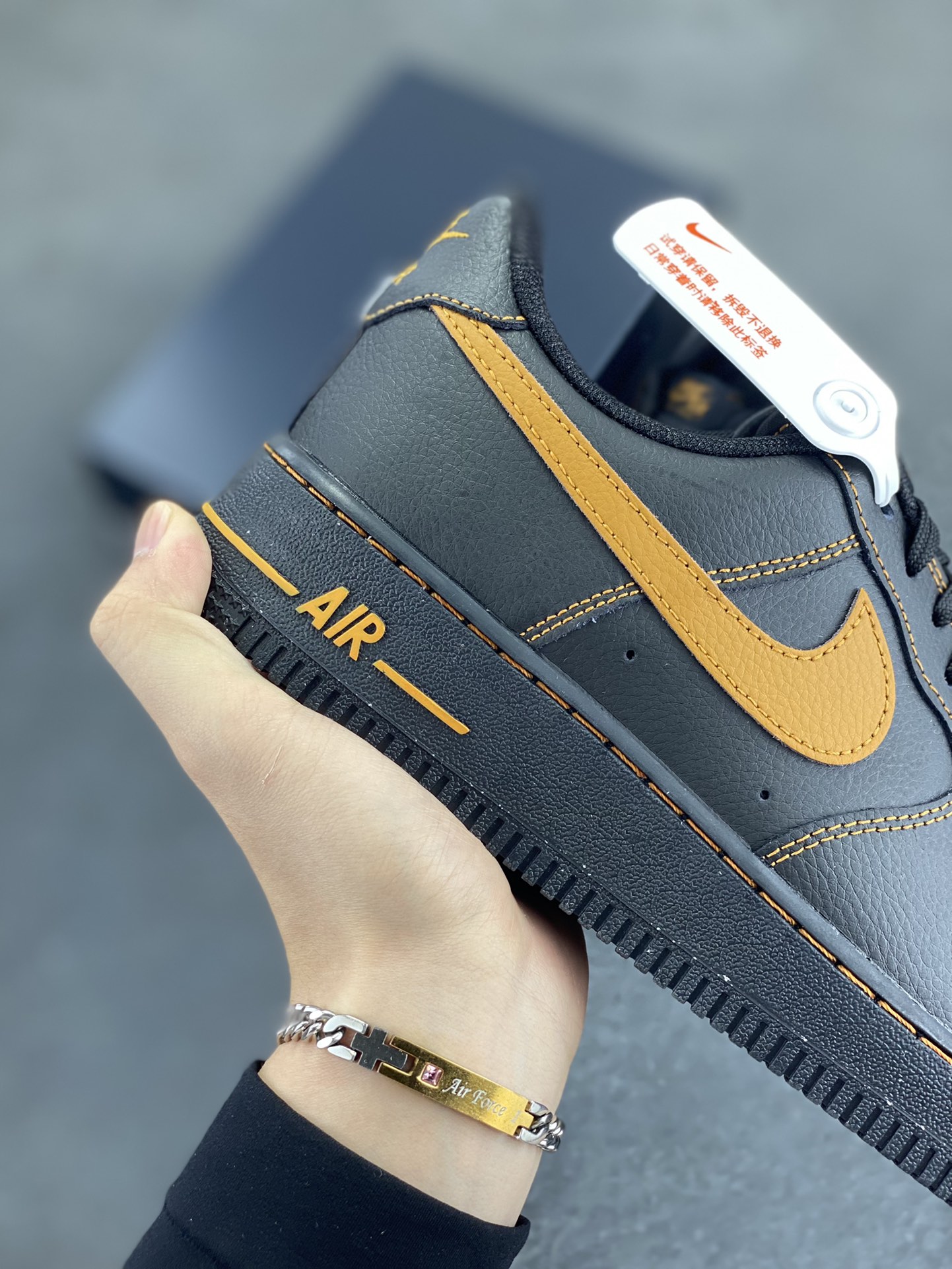 图片[6]-Nike Air Force 1 Low 黑黄 原楦头原纸板 打造纯正空军版型 专注外贸渠道 全掌内置蜂窝气垫 原盒配件 原厂中底钢印、拉帮完美 货号：HQ2037-003 尺码：36 36.5 37.5 38 38.5 39 40 40.5 41 42 42.5 43 44 44.5 45-选品中心