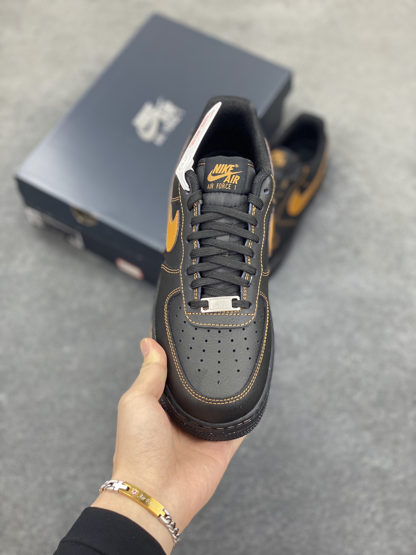 图片[2]-Nike Air Force 1 Low 黑黄 原楦头原纸板 打造纯正空军版型 专注外贸渠道 全掌内置蜂窝气垫 原盒配件 原厂中底钢印、拉帮完美 货号：HQ2037-003 尺码：36 36.5 37.5 38 38.5 39 40 40.5 41 42 42.5 43 44 44.5 45-选品中心