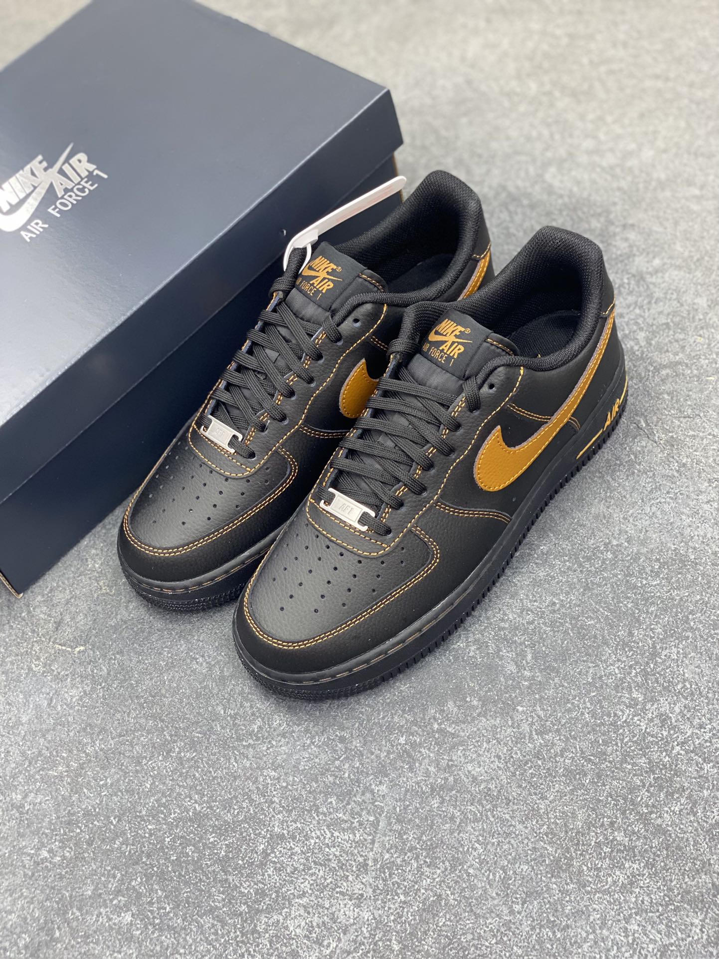 图片[8]-Nike Air Force 1 Low 黑黄 原楦头原纸板 打造纯正空军版型 专注外贸渠道 全掌内置蜂窝气垫 原盒配件 原厂中底钢印、拉帮完美 货号：HQ2037-003 尺码：36 36.5 37.5 38 38.5 39 40 40.5 41 42 42.5 43 44 44.5 45-选品中心