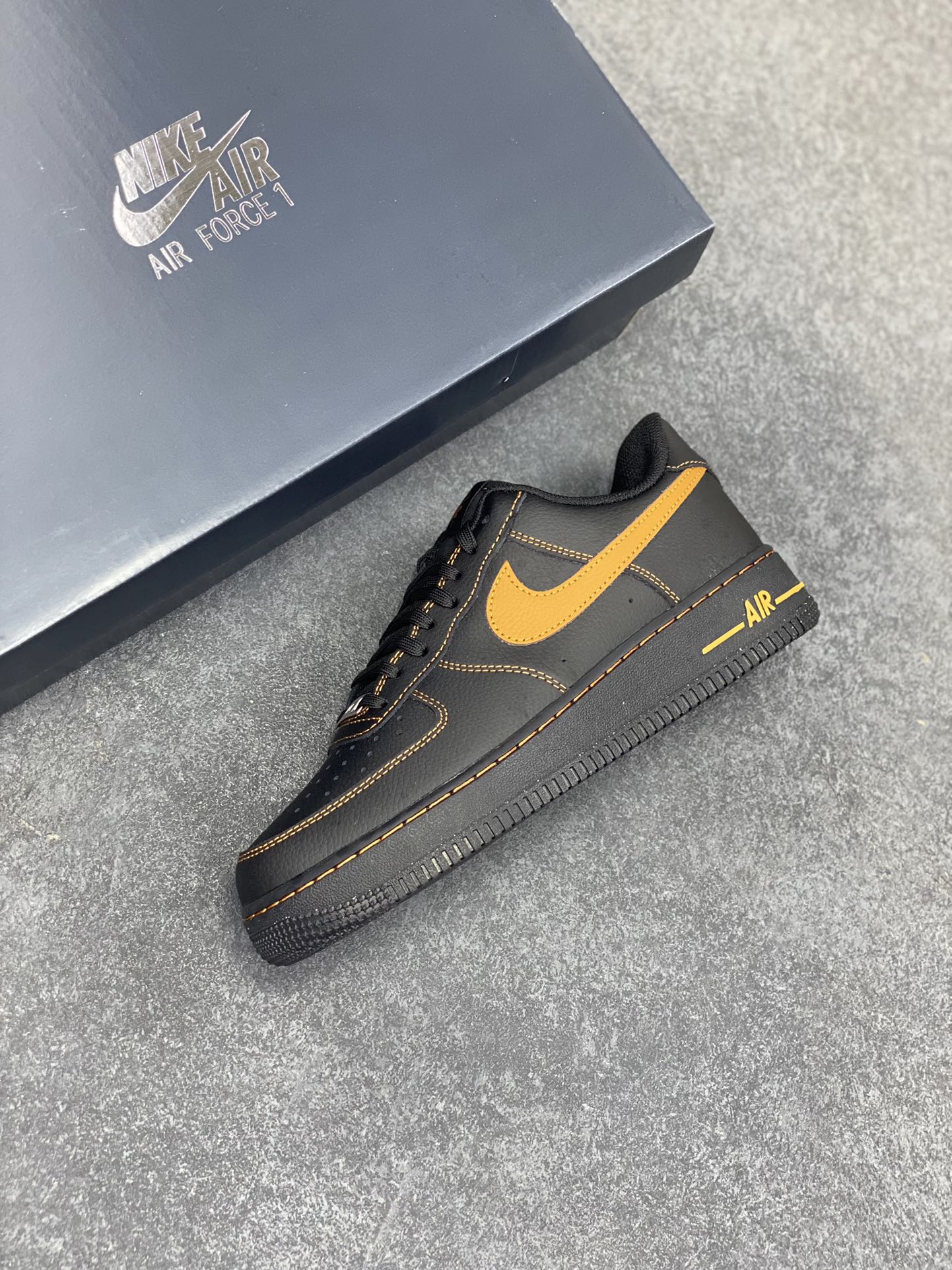 图片[7]-Nike Air Force 1 Low 黑黄 原楦头原纸板 打造纯正空军版型 专注外贸渠道 全掌内置蜂窝气垫 原盒配件 原厂中底钢印、拉帮完美 货号：HQ2037-003 尺码：36 36.5 37.5 38 38.5 39 40 40.5 41 42 42.5 43 44 44.5 45-选品中心