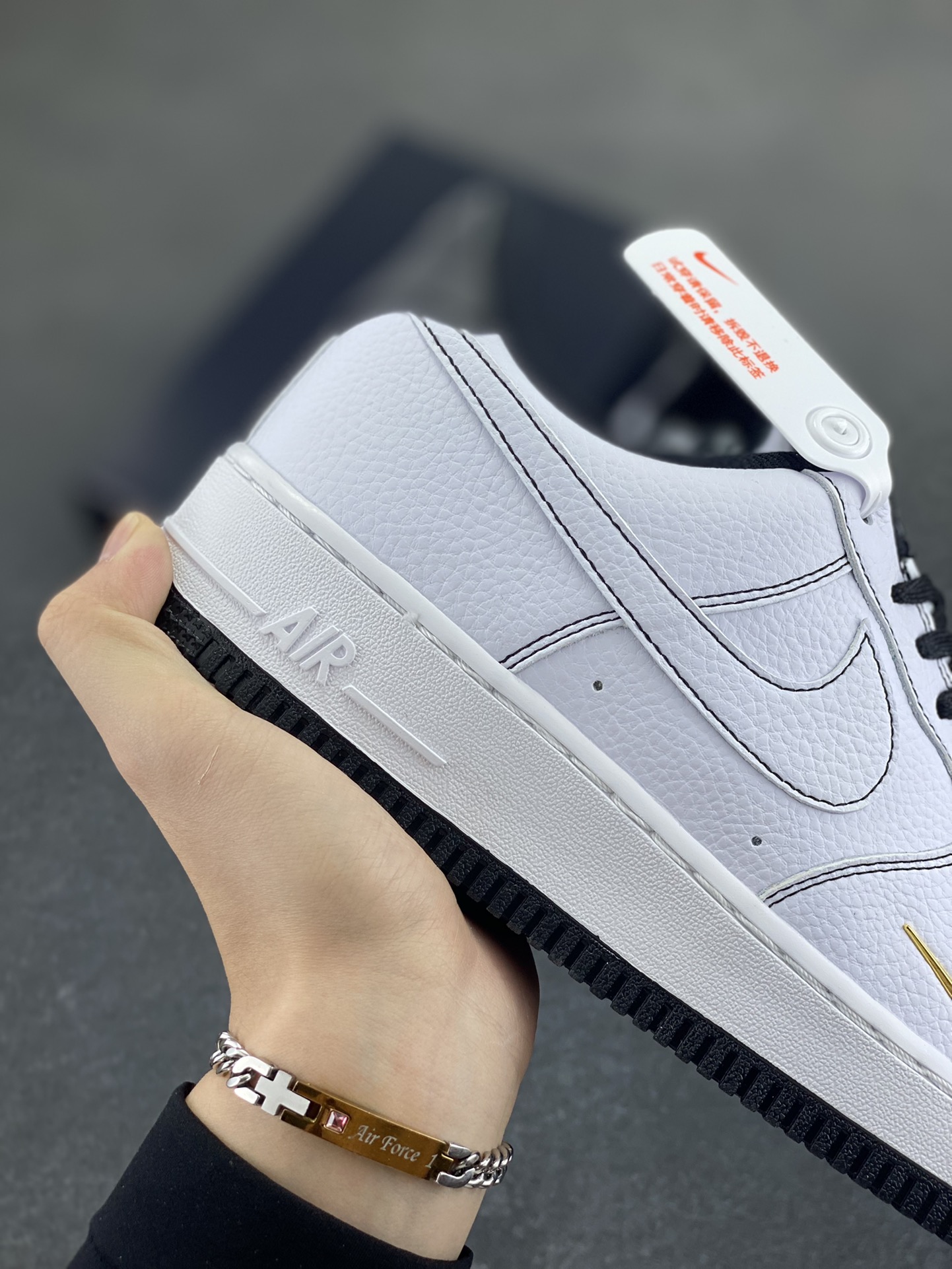 图片[6]-Nike Air Force 1 Low 白黑线小金勾 空军一号低帮运动休闲板鞋 原楦头原纸板 打造纯正空军版型#专注外贸渠道 全掌内置蜂窝气垫 #原盒配件 原厂中底钢印、拉帮完美 货号：IB6543-101 尺码：35.5 36 36.5 37.5 38 38.5 39 40 40.5 41 42 42.5 43 44 44.5 45-选品中心