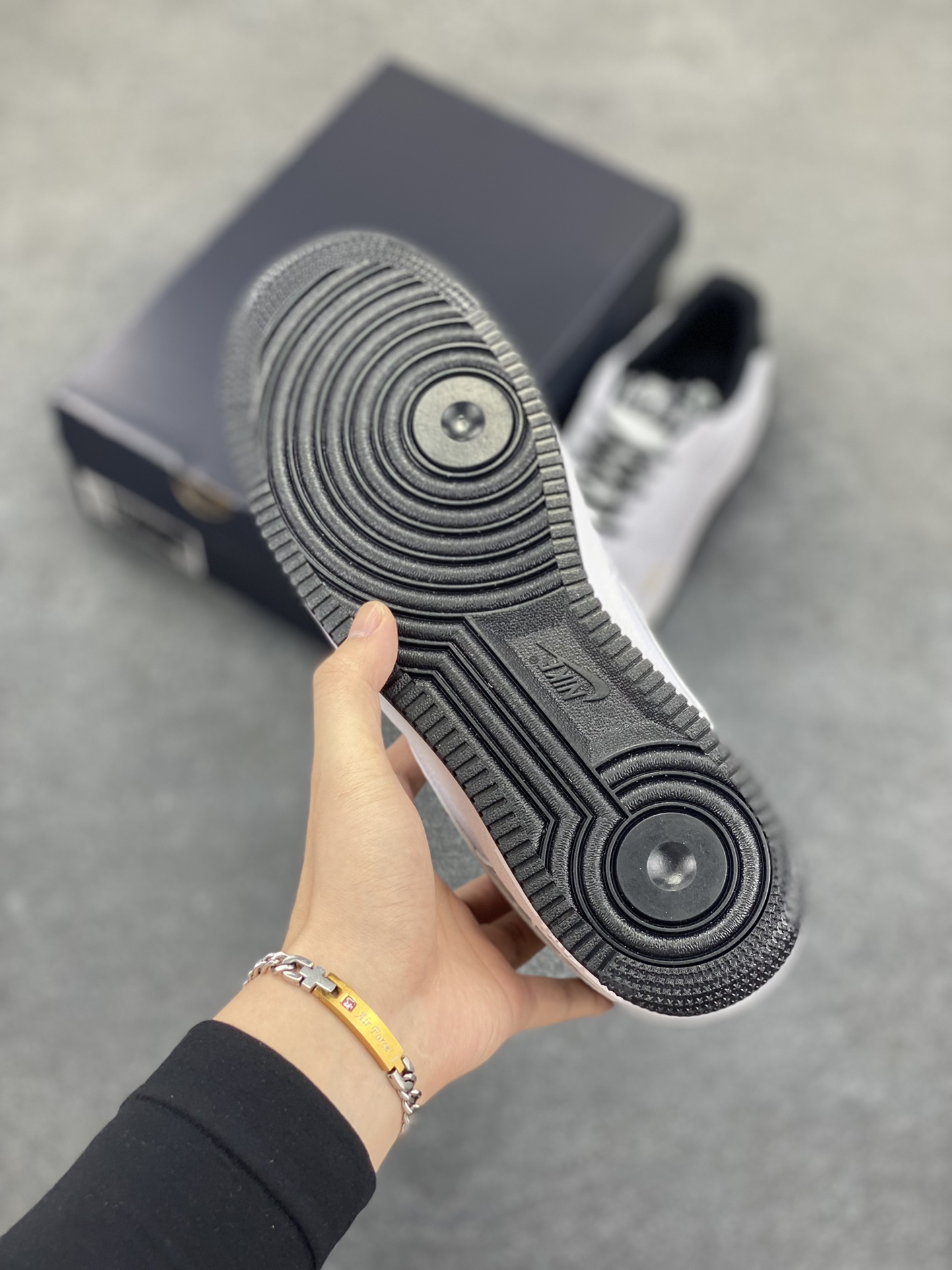 图片[5]-Nike Air Force 1 Low 白黑线小金勾 空军一号低帮运动休闲板鞋 原楦头原纸板 打造纯正空军版型#专注外贸渠道 全掌内置蜂窝气垫 #原盒配件 原厂中底钢印、拉帮完美 货号：IB6543-101 尺码：35.5 36 36.5 37.5 38 38.5 39 40 40.5 41 42 42.5 43 44 44.5 45-选品中心