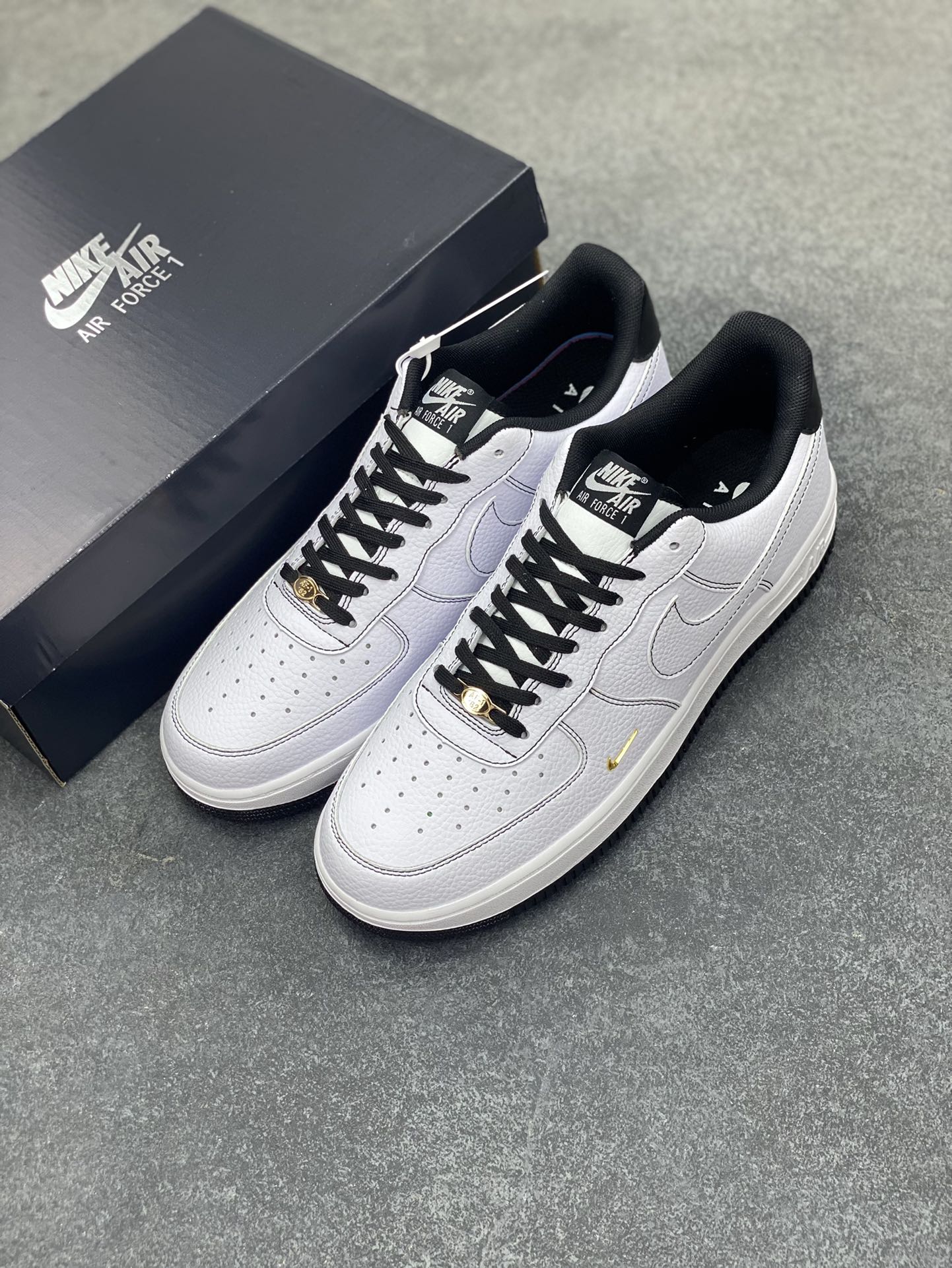 图片[8]-Nike Air Force 1 Low 白黑线小金勾 空军一号低帮运动休闲板鞋 原楦头原纸板 打造纯正空军版型#专注外贸渠道 全掌内置蜂窝气垫 #原盒配件 原厂中底钢印、拉帮完美 货号：IB6543-101 尺码：35.5 36 36.5 37.5 38 38.5 39 40 40.5 41 42 42.5 43 44 44.5 45-选品中心