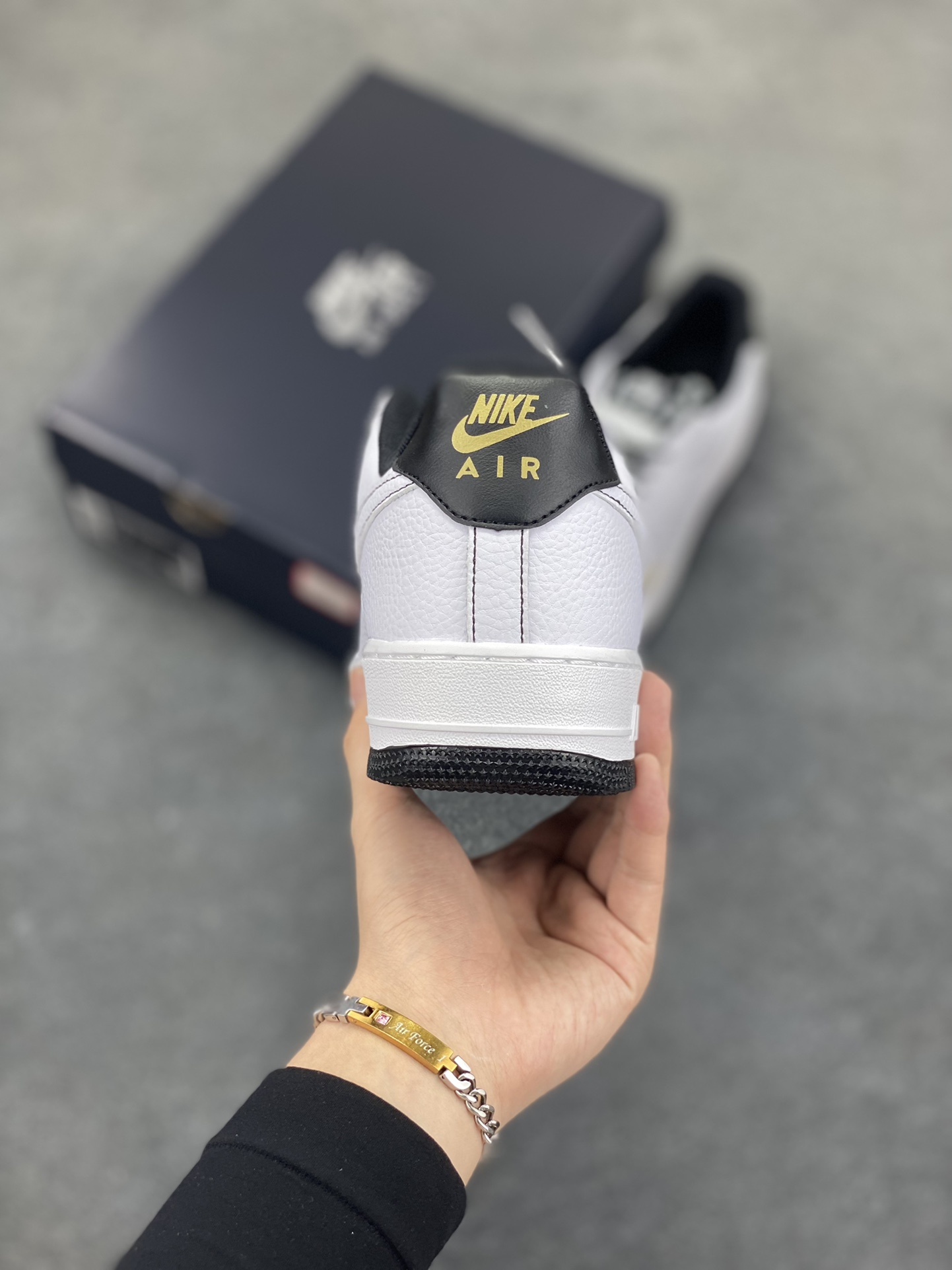 图片[4]-Nike Air Force 1 Low 白黑线小金勾 空军一号低帮运动休闲板鞋 原楦头原纸板 打造纯正空军版型#专注外贸渠道 全掌内置蜂窝气垫 #原盒配件 原厂中底钢印、拉帮完美 货号：IB6543-101 尺码：35.5 36 36.5 37.5 38 38.5 39 40 40.5 41 42 42.5 43 44 44.5 45-选品中心