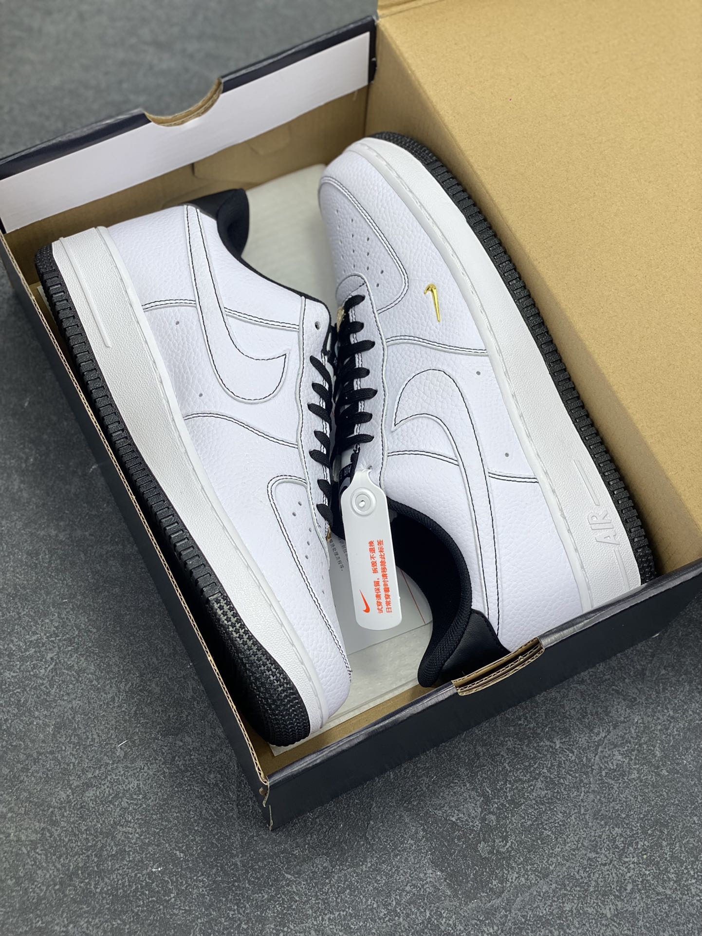 图片[9]-Nike Air Force 1 Low 白黑线小金勾 空军一号低帮运动休闲板鞋 原楦头原纸板 打造纯正空军版型#专注外贸渠道 全掌内置蜂窝气垫 #原盒配件 原厂中底钢印、拉帮完美 货号：IB6543-101 尺码：35.5 36 36.5 37.5 38 38.5 39 40 40.5 41 42 42.5 43 44 44.5 45-选品中心