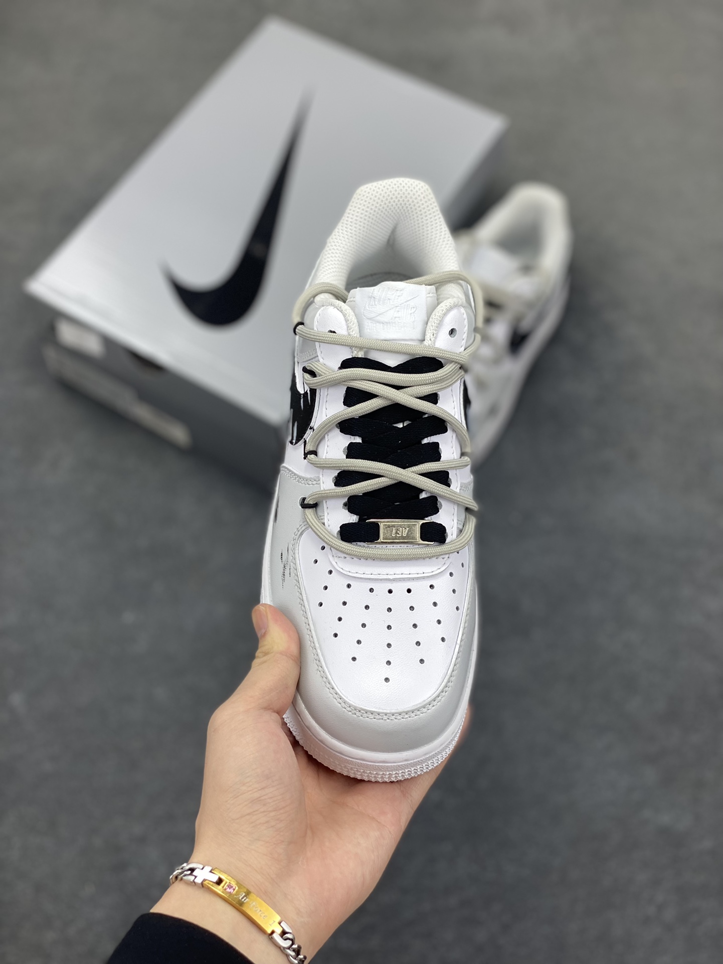 图片[2]-【定制球鞋】Nike Air Force 1 空军一号 情侣款 夏季焕新 哥特瞬影 皮革 特殊鞋盒 低帮 板鞋 女款 黑白折边针车 工艺难度大 原楦头原纸板 原装鞋盒 定制五金配件 内置全掌气垫 原厂鞋底 货号：CW2288-111 尺码：36 36.5 37.5 38 38.5 39 40 40.5 41 42 42.5 43 44 44.5 45-选品中心