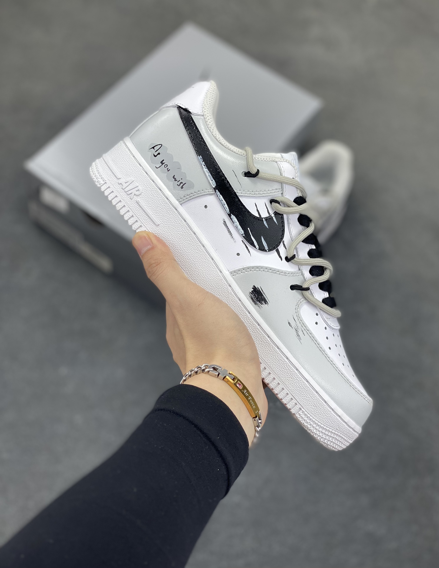 【定制球鞋】Nike Air Force 1 空军一号 情侣款 夏季焕新 哥特瞬影 皮革 特殊鞋盒 低帮 板鞋 女款 黑白折边针车 工艺难度大 原楦头原纸板 原装鞋盒 定制五金配件 内置全掌气垫 原厂鞋底 货号:CW2288-111 尺码:36 36.5 37.5 38 38.5 39 40 40.5 41 42 42.5 43 44 44.5 45-选品中心