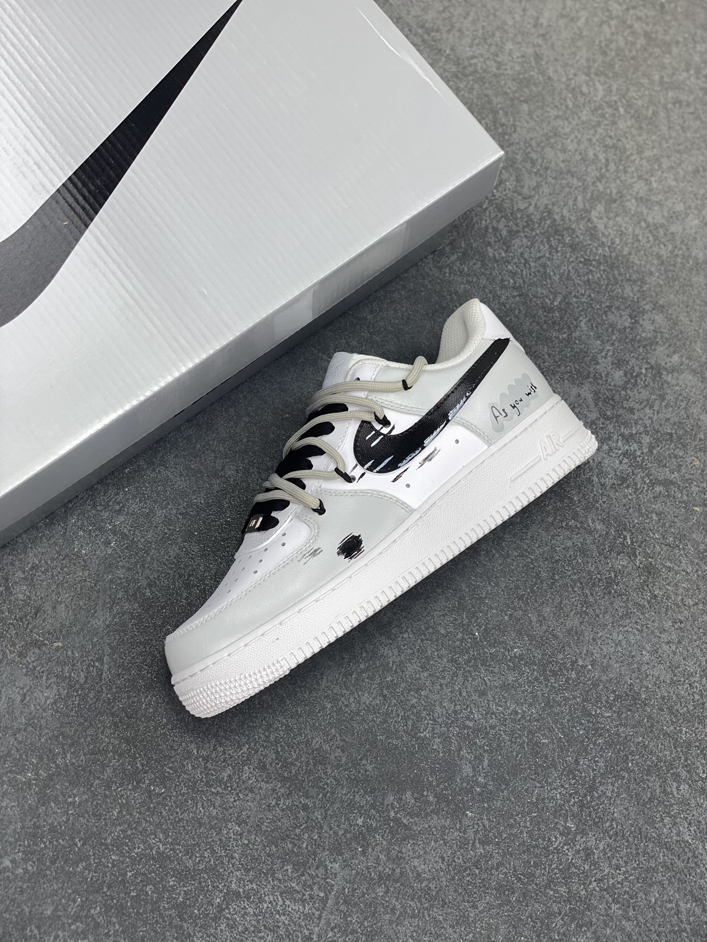 图片[7]-【定制球鞋】Nike Air Force 1 空军一号 情侣款 夏季焕新 哥特瞬影 皮革 特殊鞋盒 低帮 板鞋 女款 黑白折边针车 工艺难度大 原楦头原纸板 原装鞋盒 定制五金配件 内置全掌气垫 原厂鞋底 货号：CW2288-111 尺码：36 36.5 37.5 38 38.5 39 40 40.5 41 42 42.5 43 44 44.5 45-选品中心