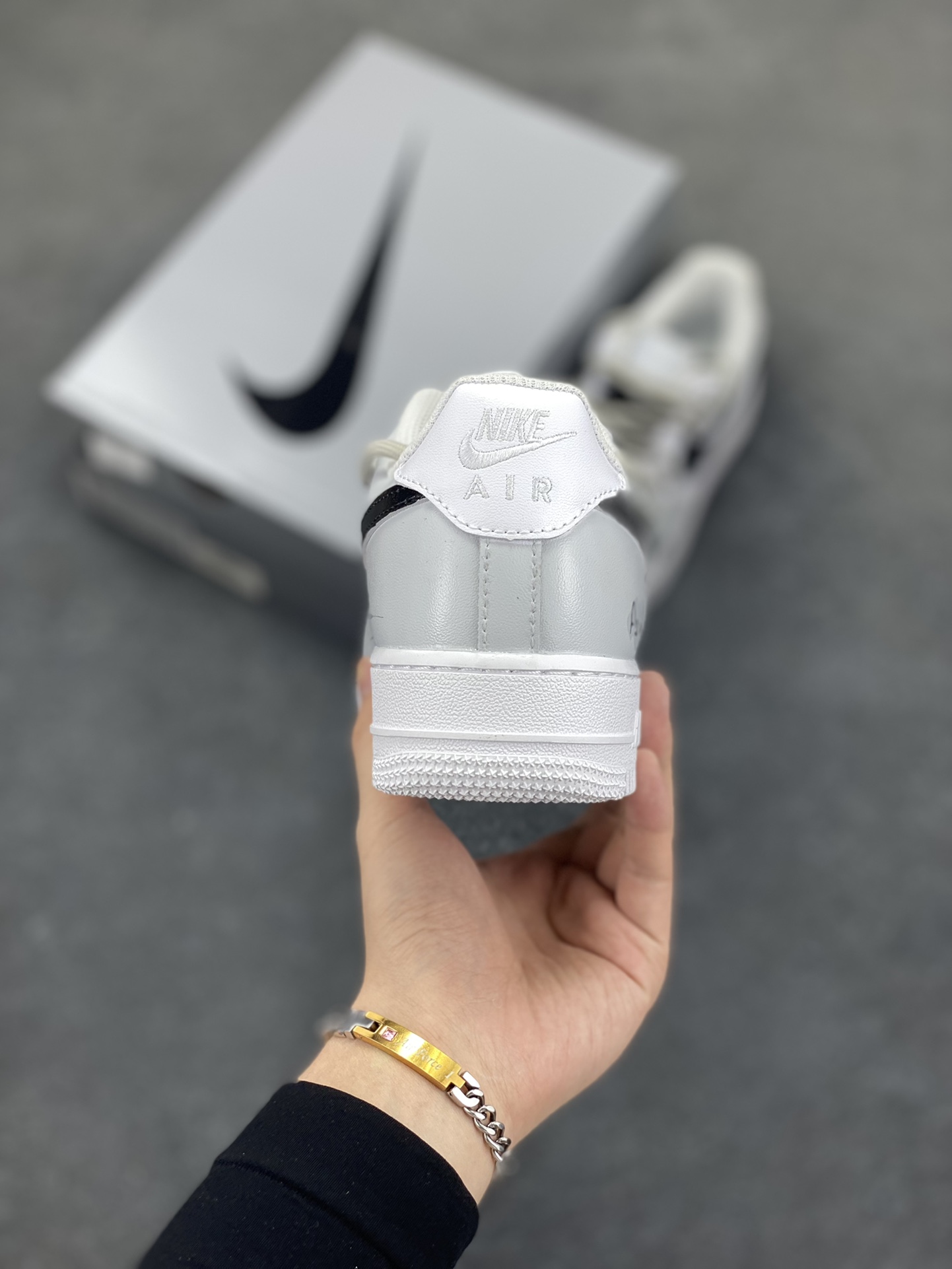图片[4]-【定制球鞋】Nike Air Force 1 空军一号 情侣款 夏季焕新 哥特瞬影 皮革 特殊鞋盒 低帮 板鞋 女款 黑白折边针车 工艺难度大 原楦头原纸板 原装鞋盒 定制五金配件 内置全掌气垫 原厂鞋底 货号：CW2288-111 尺码：36 36.5 37.5 38 38.5 39 40 40.5 41 42 42.5 43 44 44.5 45-选品中心
