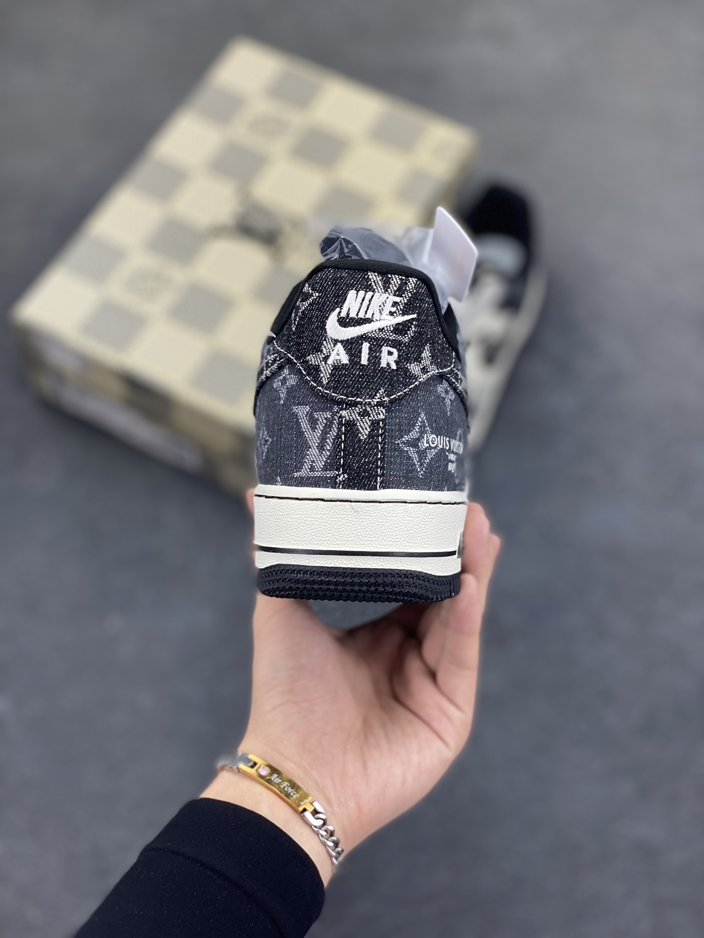 图片[4]-NIke Air Force 1 \’07 Low LV联名-拼接牛仔 空军一号低帮 运动鞋 休闲鞋 折边针车 工艺难度大 原楦头原纸板 原装鞋盒 原厂鞋底 超高清洁度 细节完美 货号：SC0601-550 尺码：36 36.5 37.5 38 38.5 39 40 40.5 41 42 42.5 43 44 44.5 45-选品中心