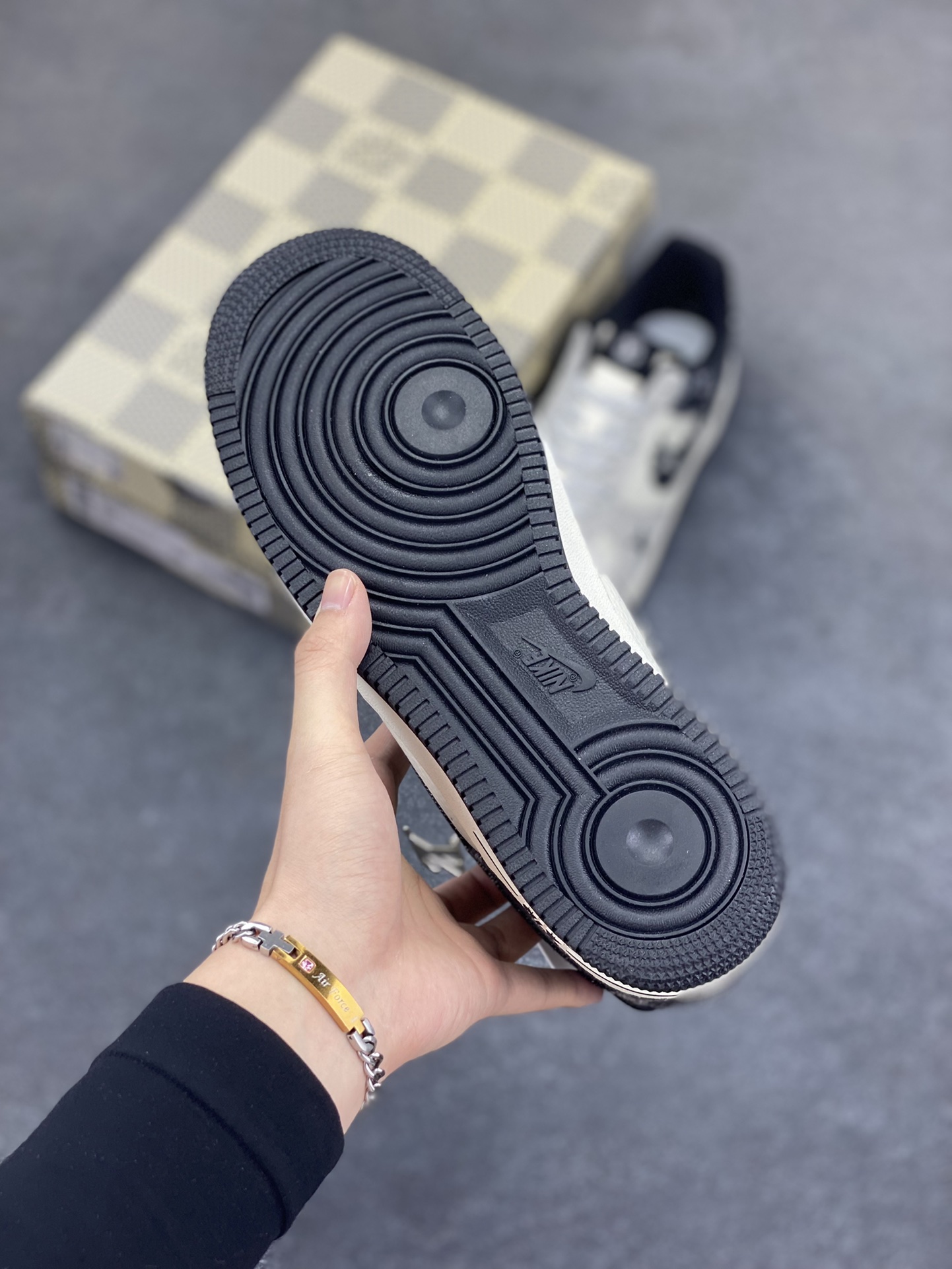 图片[5]-NIke Air Force 1 \’07 Low LV联名-拼接牛仔 空军一号低帮 运动鞋 休闲鞋 折边针车 工艺难度大 原楦头原纸板 原装鞋盒 原厂鞋底 超高清洁度 细节完美 货号：SC0601-550 尺码：36 36.5 37.5 38 38.5 39 40 40.5 41 42 42.5 43 44 44.5 45-选品中心