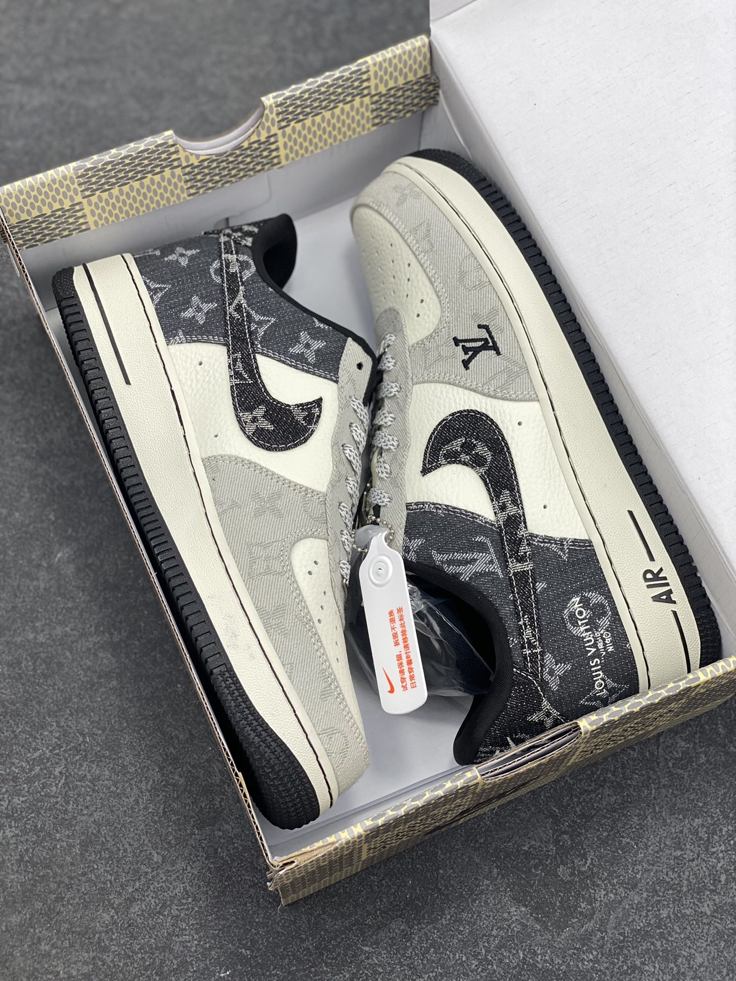 图片[9]-NIke Air Force 1 \’07 Low LV联名-拼接牛仔 空军一号低帮 运动鞋 休闲鞋 折边针车 工艺难度大 原楦头原纸板 原装鞋盒 原厂鞋底 超高清洁度 细节完美 货号：SC0601-550 尺码：36 36.5 37.5 38 38.5 39 40 40.5 41 42 42.5 43 44 44.5 45-选品中心