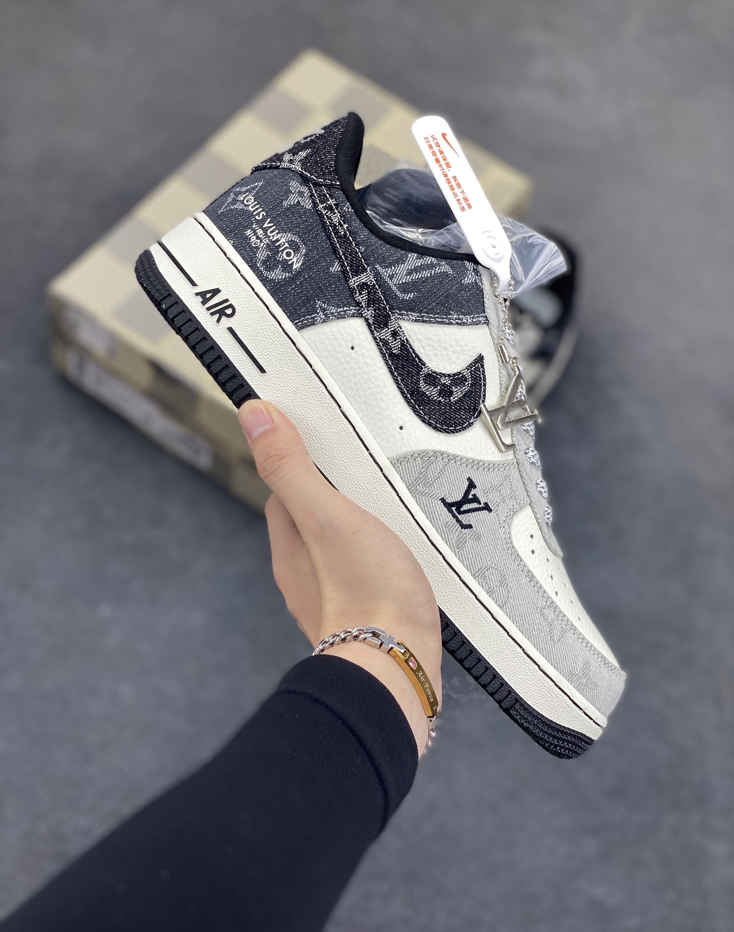 NIke Air Force 1 \’07 Low LV联名-拼接牛仔 空军一号低帮 运动鞋 休闲鞋 折边针车 工艺难度大 原楦头原纸板 原装鞋盒 原厂鞋底 超高清洁度 细节完美 货号:SC0601-550 尺码:36 36.5 37.5 38 38.5 39 40 40.5 41 42 42.5 43 44 44.5 45-选品中心