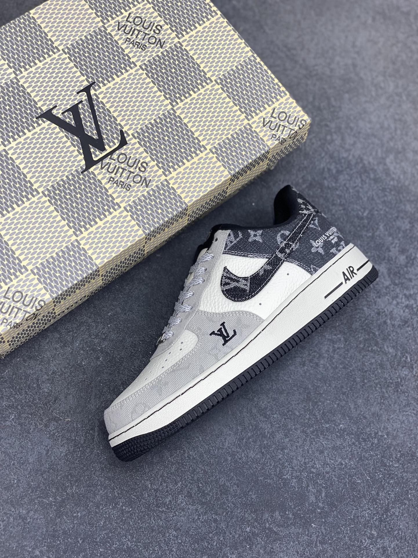 图片[7]-NIke Air Force 1 \’07 Low LV联名-拼接牛仔 空军一号低帮 运动鞋 休闲鞋 折边针车 工艺难度大 原楦头原纸板 原装鞋盒 原厂鞋底 超高清洁度 细节完美 货号：SC0601-550 尺码：36 36.5 37.5 38 38.5 39 40 40.5 41 42 42.5 43 44 44.5 45-选品中心