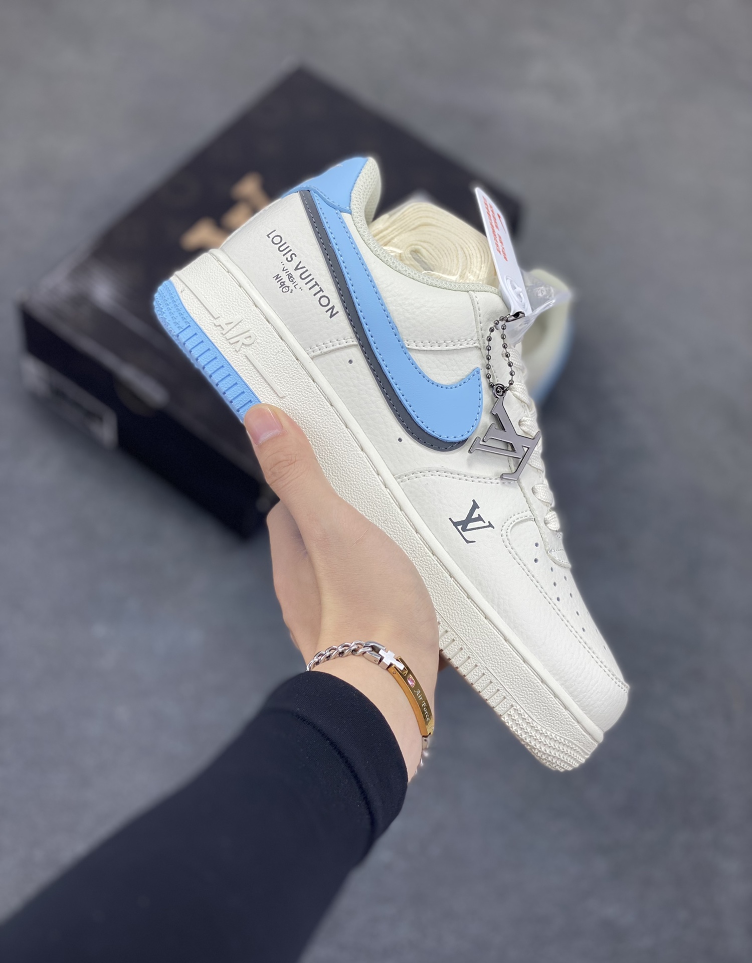 NIke Air Force 1 \’07 Low “LV联名——双拼双勾”空军一号 低帮 运动鞋 休闲鞋 折边针车 工艺难度大 原楦头原纸板 原装鞋盒 定制五金配件 内置全掌气垫 原厂鞋底 货号:CS5288-028 尺码:36 36.5 37.5 38 38.5 39 40 40.5 41 42 42.5 43 44 44.5 45-选品中心