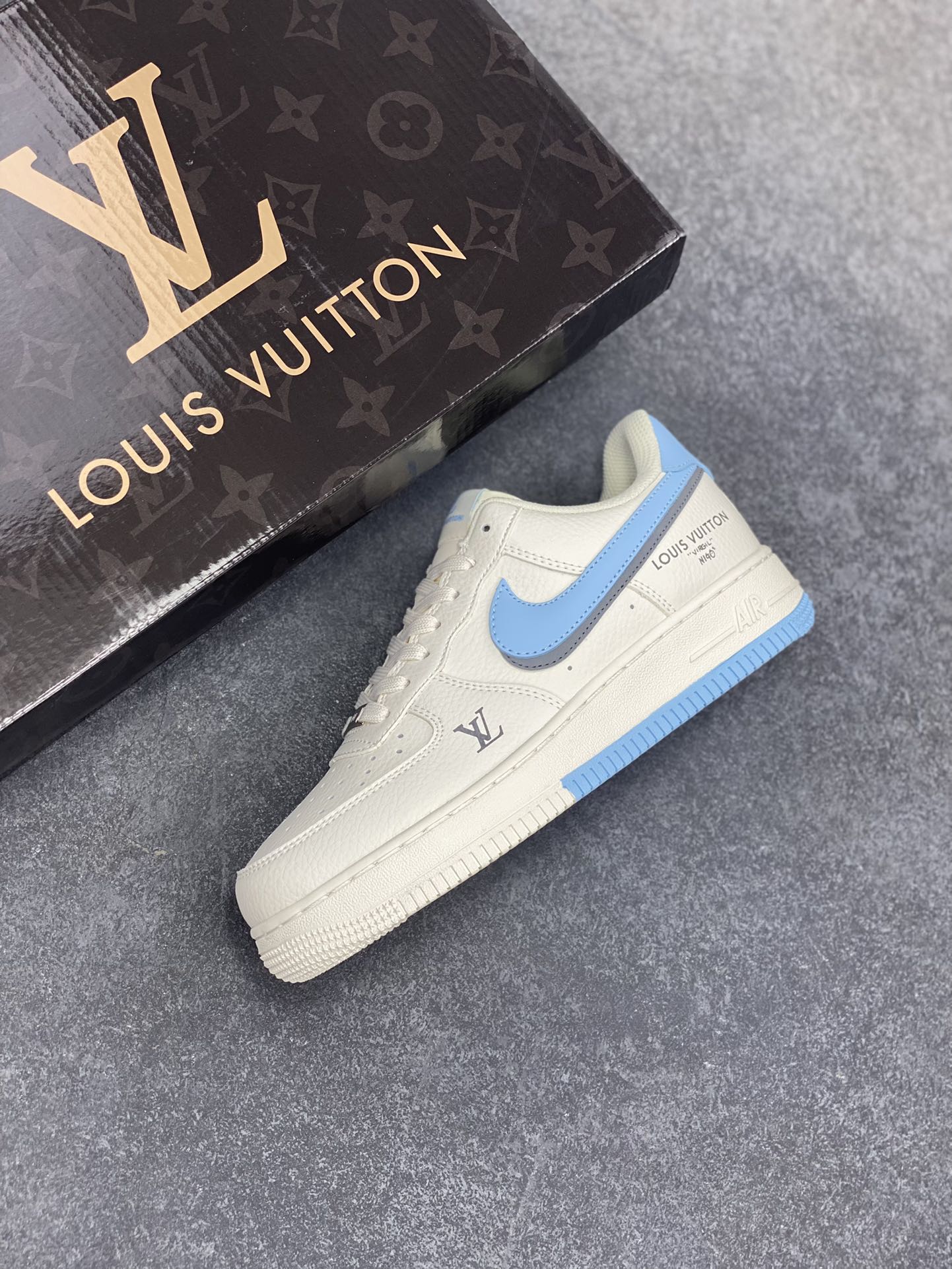 图片[7]-NIke Air Force 1 \’07 Low “LV联名——双拼双勾”空军一号 低帮 运动鞋 休闲鞋 折边针车 工艺难度大 原楦头原纸板 原装鞋盒 定制五金配件 内置全掌气垫 原厂鞋底 货号：CS5288-028 尺码：36 36.5 37.5 38 38.5 39 40 40.5 41 42 42.5 43 44 44.5 45-选品中心