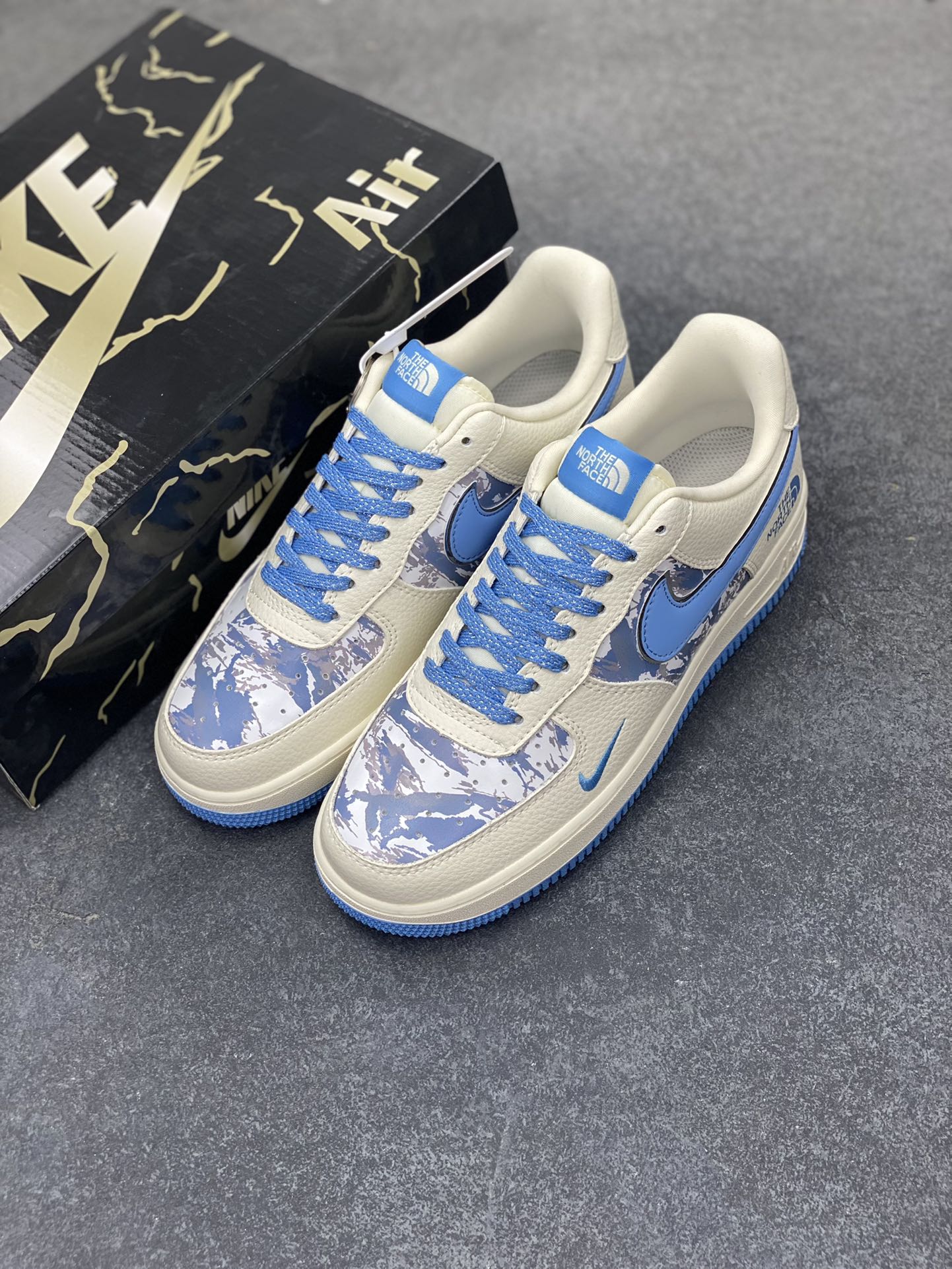 图片[8]-Nike Air Force 1 \’07 Low “北面联名——雪山米蓝”空军一号 低帮 运动鞋 休闲鞋 折边针车 工艺难度大 原楦头原纸板 原装鞋盒 定制五金配件 内置全掌气垫 原厂鞋底 货号：KJ1688-003 尺码：36 36.5 37.5 38 38.5 39 40 40.5 41 42 42.5 43 44 44.5 45-选品中心