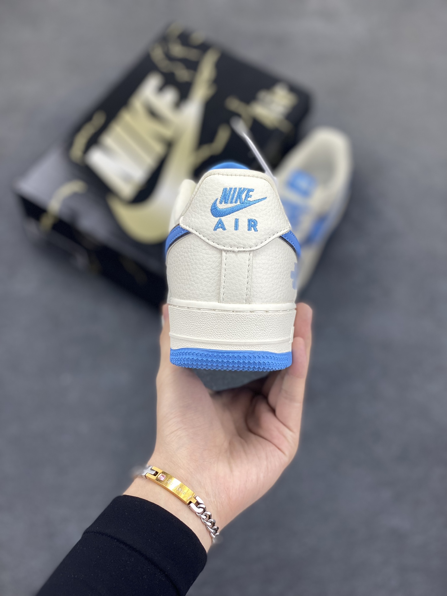 图片[4]-Nike Air Force 1 \’07 Low “北面联名——雪山米蓝”空军一号 低帮 运动鞋 休闲鞋 折边针车 工艺难度大 原楦头原纸板 原装鞋盒 定制五金配件 内置全掌气垫 原厂鞋底 货号：KJ1688-003 尺码：36 36.5 37.5 38 38.5 39 40 40.5 41 42 42.5 43 44 44.5 45-选品中心