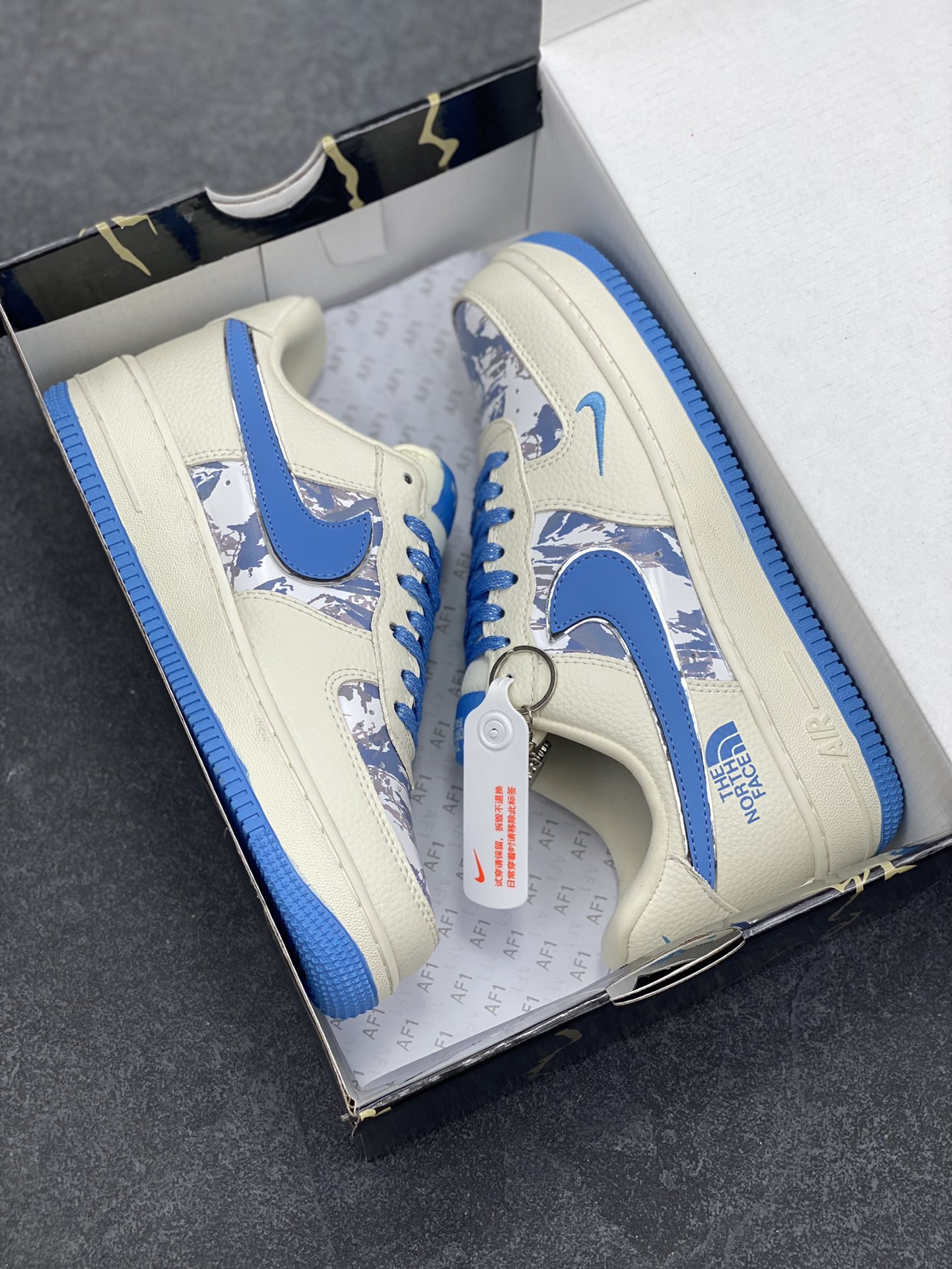 图片[9]-Nike Air Force 1 \’07 Low “北面联名——雪山米蓝”空军一号 低帮 运动鞋 休闲鞋 折边针车 工艺难度大 原楦头原纸板 原装鞋盒 定制五金配件 内置全掌气垫 原厂鞋底 货号：KJ1688-003 尺码：36 36.5 37.5 38 38.5 39 40 40.5 41 42 42.5 43 44 44.5 45-选品中心
