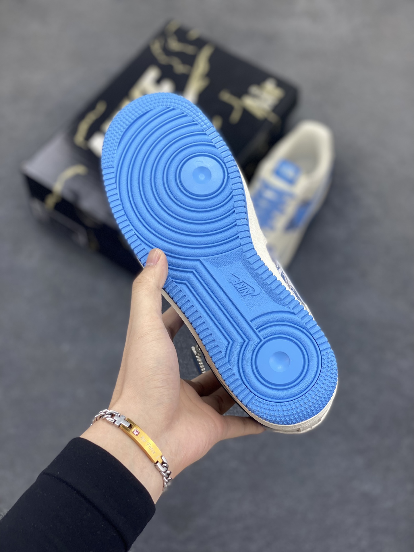 图片[5]-Nike Air Force 1 \’07 Low “北面联名——雪山米蓝”空军一号 低帮 运动鞋 休闲鞋 折边针车 工艺难度大 原楦头原纸板 原装鞋盒 定制五金配件 内置全掌气垫 原厂鞋底 货号：KJ1688-003 尺码：36 36.5 37.5 38 38.5 39 40 40.5 41 42 42.5 43 44 44.5 45-选品中心