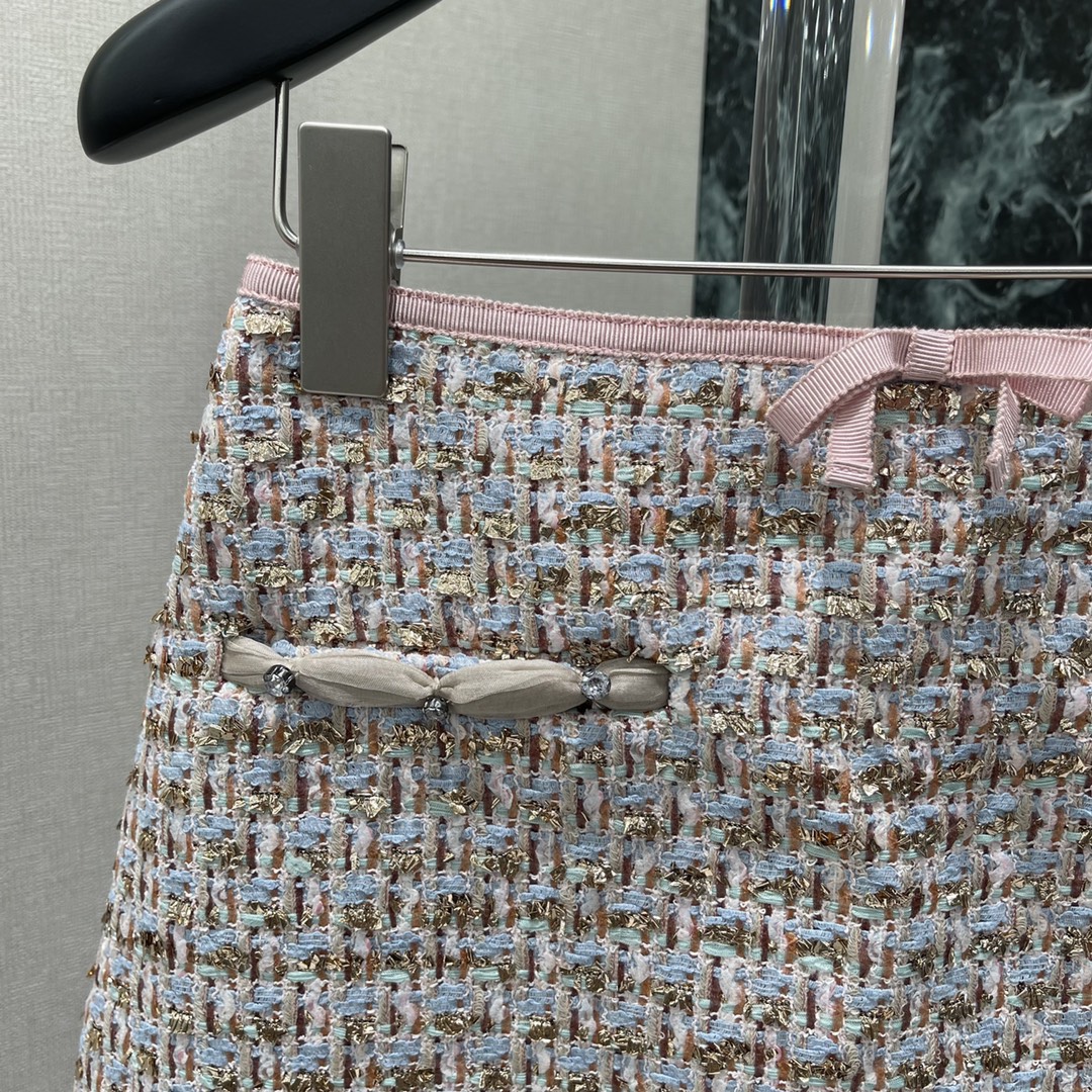 Val华伦 25早秋新款 流苏粗纺半裙 内衬yb定制提花 进口粗纺毛呢材质质感高级 重工流苏裙摆完美演绎