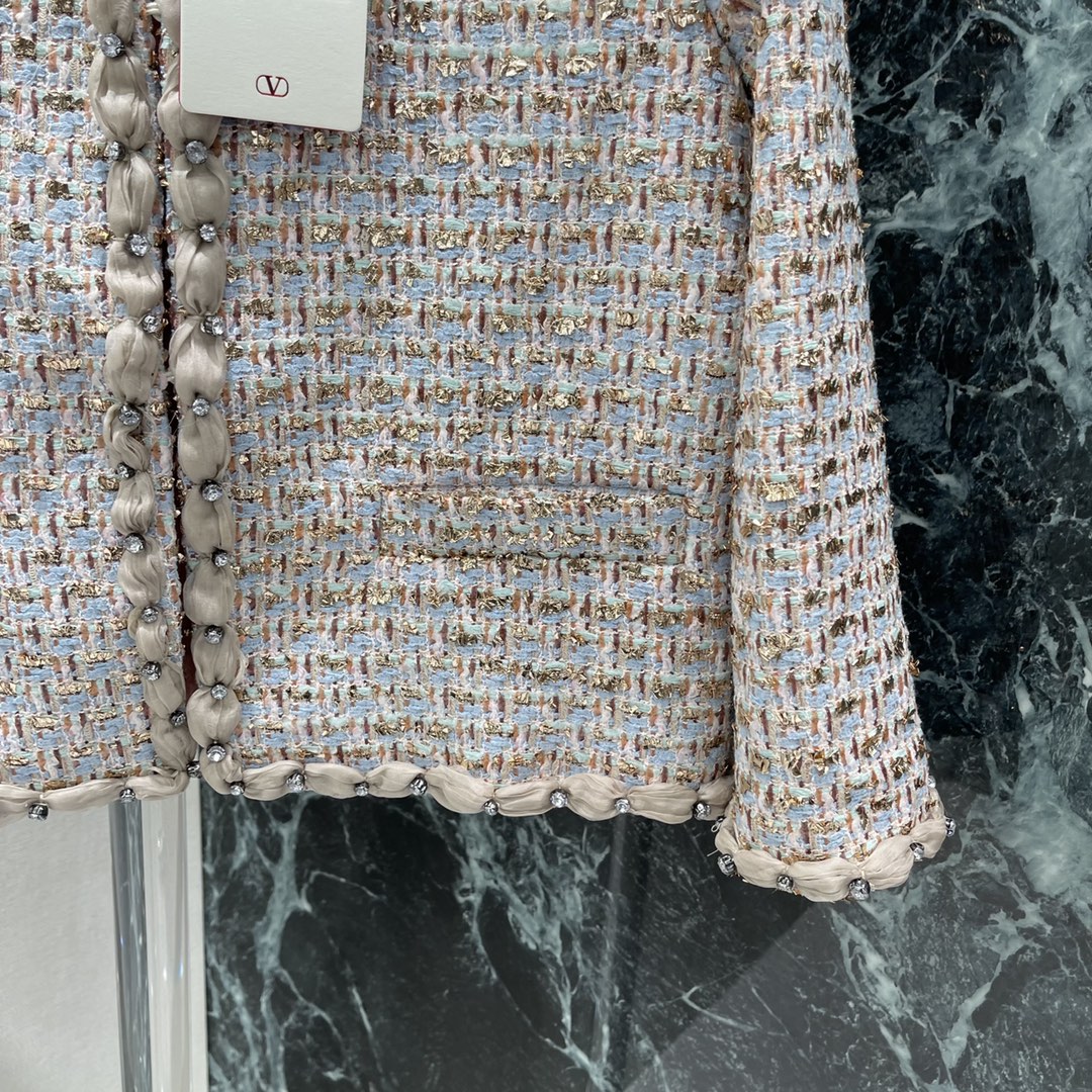 Val华伦 25早秋新款 圆领粗纺外套 内衬yb定制提花 进口粗纺毛呢材质质感高级品相十足 前襟领口延伸