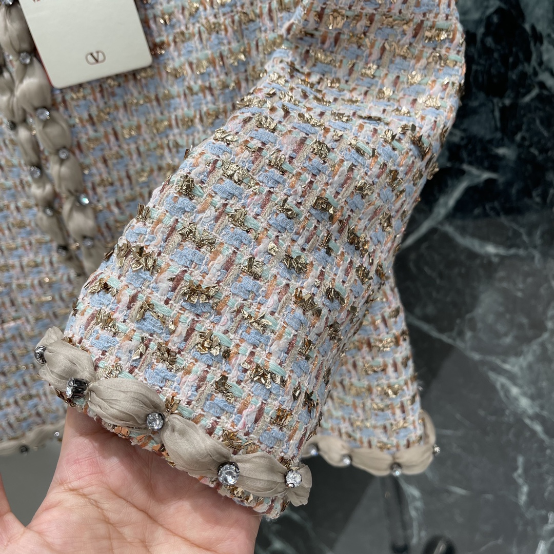 Val华伦 25早秋新款 圆领粗纺外套 内衬yb定制提花 进口粗纺毛呢材质质感高级品相十足 前襟领口延伸