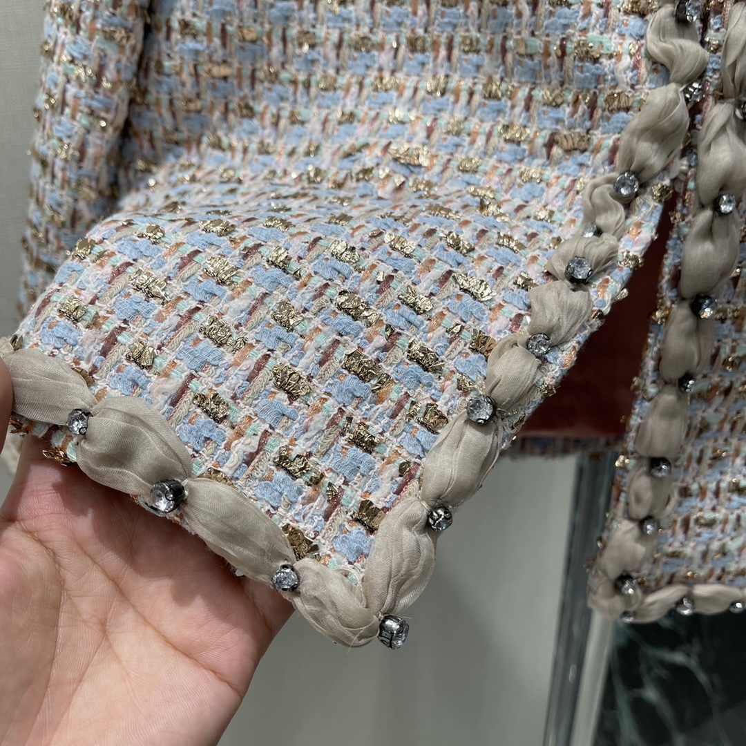 Val华伦 25早秋新款 圆领粗纺外套 内衬yb定制提花 进口粗纺毛呢材质质感高级品相十足 前襟领口延伸