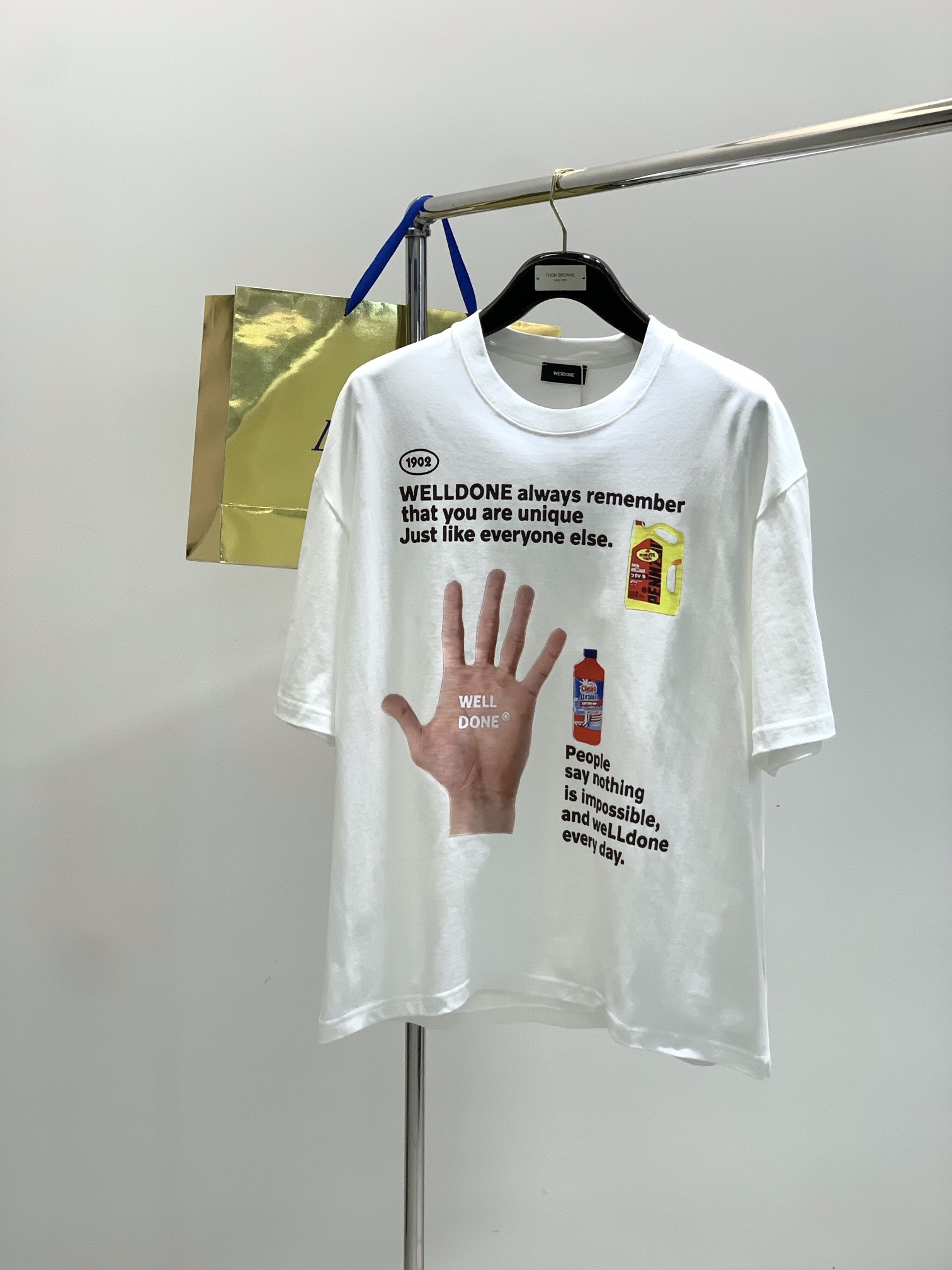 NO:456416,,WE11DONE Korean trendy brand, new summer products, special counters are available at the same time, original singles, fashionable and casual round neck short-sleeved T-shirt, using imported original fabric, top-grade printed craft letter pattern logo, extremely high grade, counters are selling, top body fashionable and handsome, three standards complete, 2 colors recommended, S-L, T-shirt,tees, t-shirt,alexander wang19860909,WE11DONE韩国潮牌,夏季新品,专柜同步有售,原单狠货,时尚休闲圆领短袖T恤,采用进口原版面料,顶级印花工艺字母图案logo,档次极高,专柜卖相,上身时尚帅气,三标齐全,2色推荐,码数S-L,,T-shirt,tees，t-shirt,alexander wang,Men's clothing