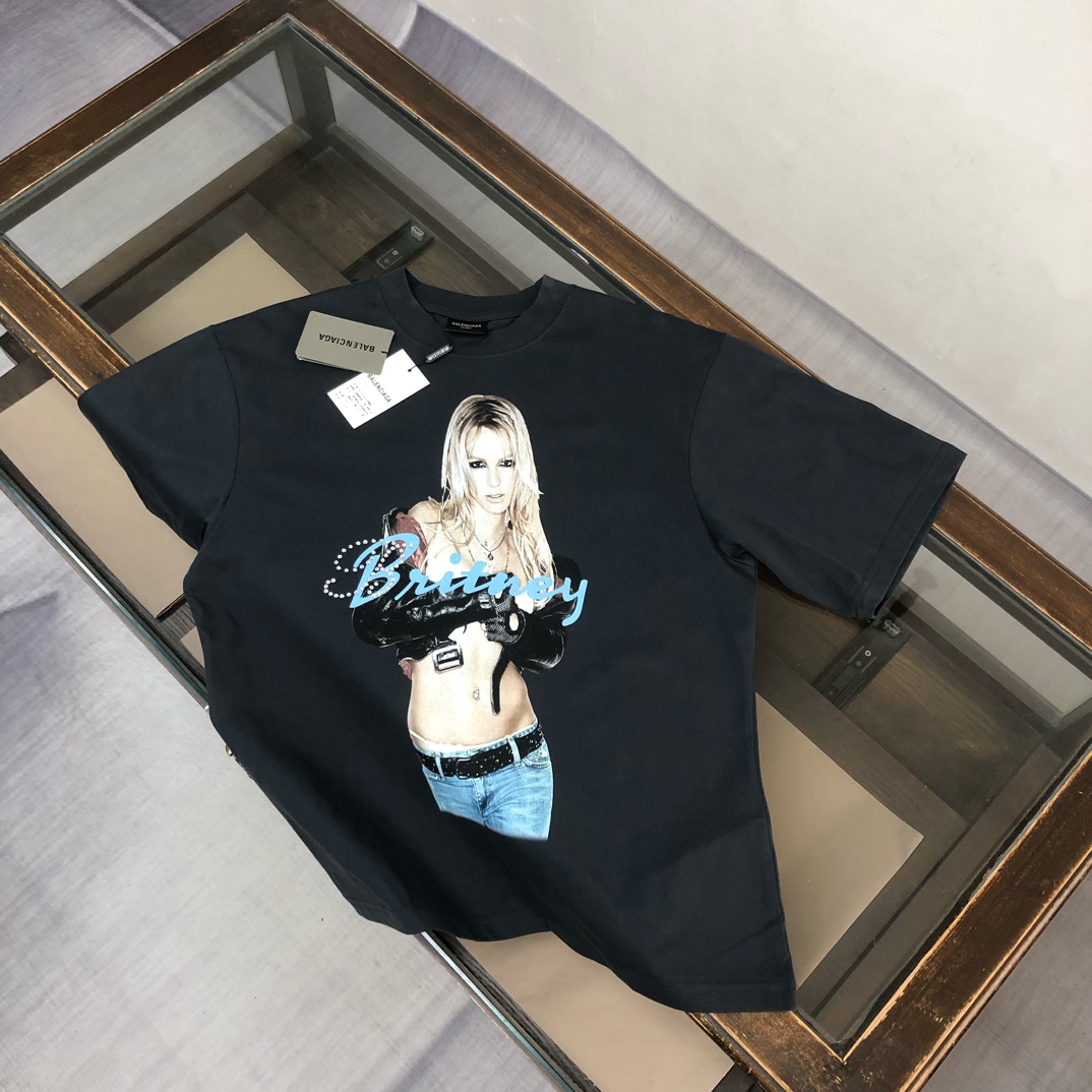 발렌시아가 남성 반팔 26SS 49227