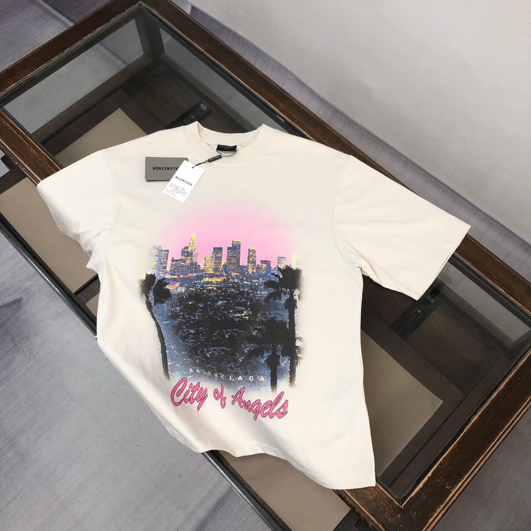 발렌시아가 남성 반팔 26SS 49225
