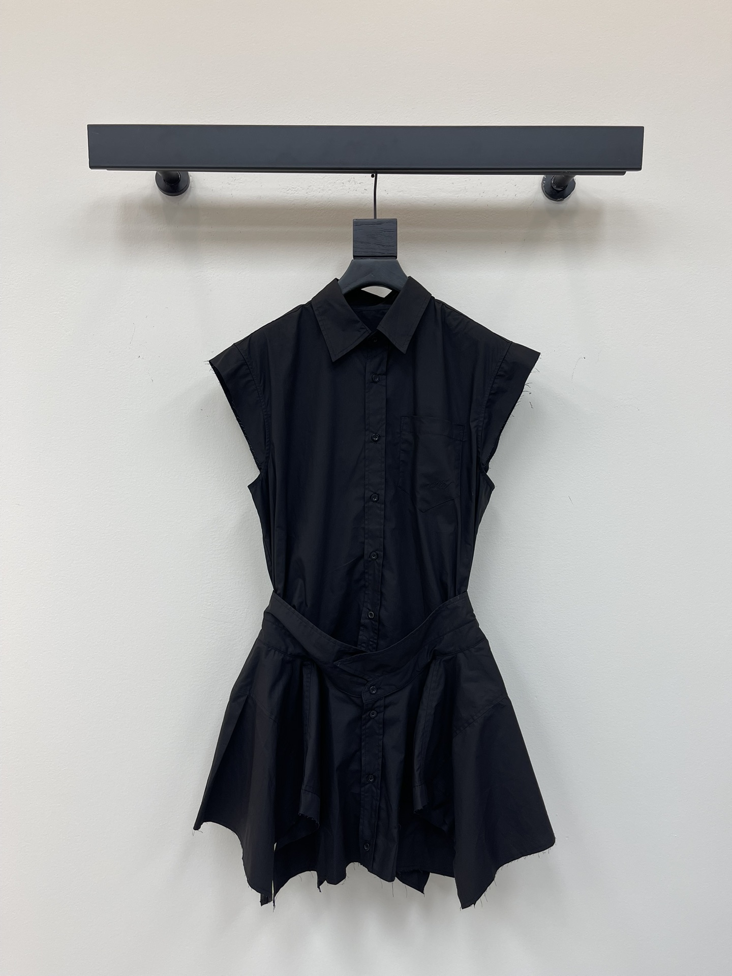 NO:442805,Alexand*r Wang 25 early autumn new king irregular spliced ​​cotton poplin shirt skirt. Original development!  High-end production!  The chest pocket decoration logo embroidery, custom logo buttons, the details of the whole piece are too heavy-duty, the style makes it look taller and slimmer, and the shape is also very high-end. One piece is enough to be highlighted when you go out. The must-have sweet and cool girls. Black and white spot SML, alexander wang, skirts, shirts, alexander wang19860909Alexand*r Wang 25早秋新款大王不规则拼接棉府绸衬衫裙.原版开发！高版出品！胸口口袋饰logo徽标刺绣,定制logo扣子,一整件的细节太重工啦,版型显高显瘦,造型也很高级,出门一件足够有亮点了,大王甜酷女孩必备 黑色 白色 现货 SML,,alexander wang,skirts,shirts,alexander wang,Women's clothing