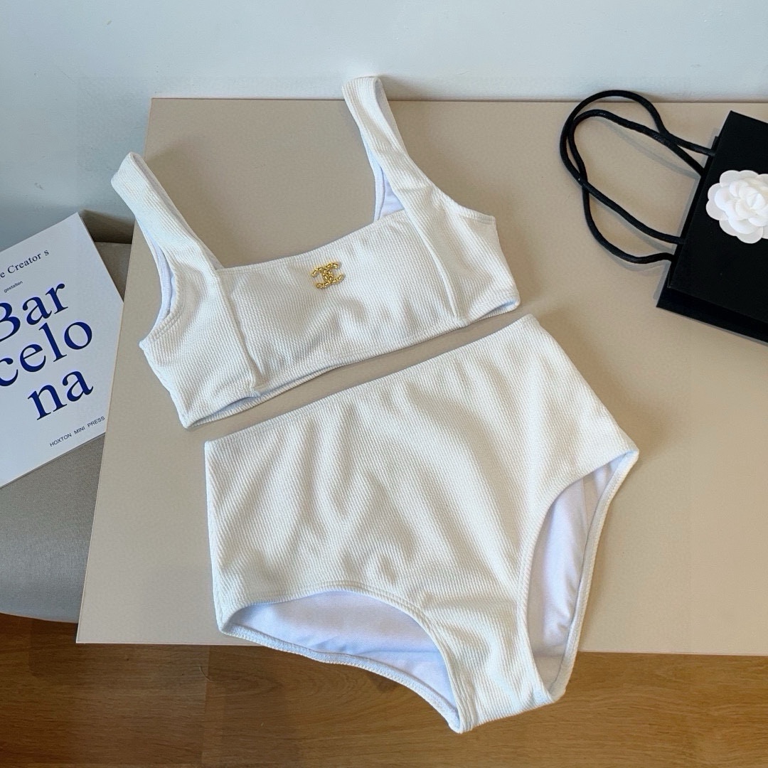  🆕

Chanel香奈儿分体比基尼泳衣套装，S M L XL